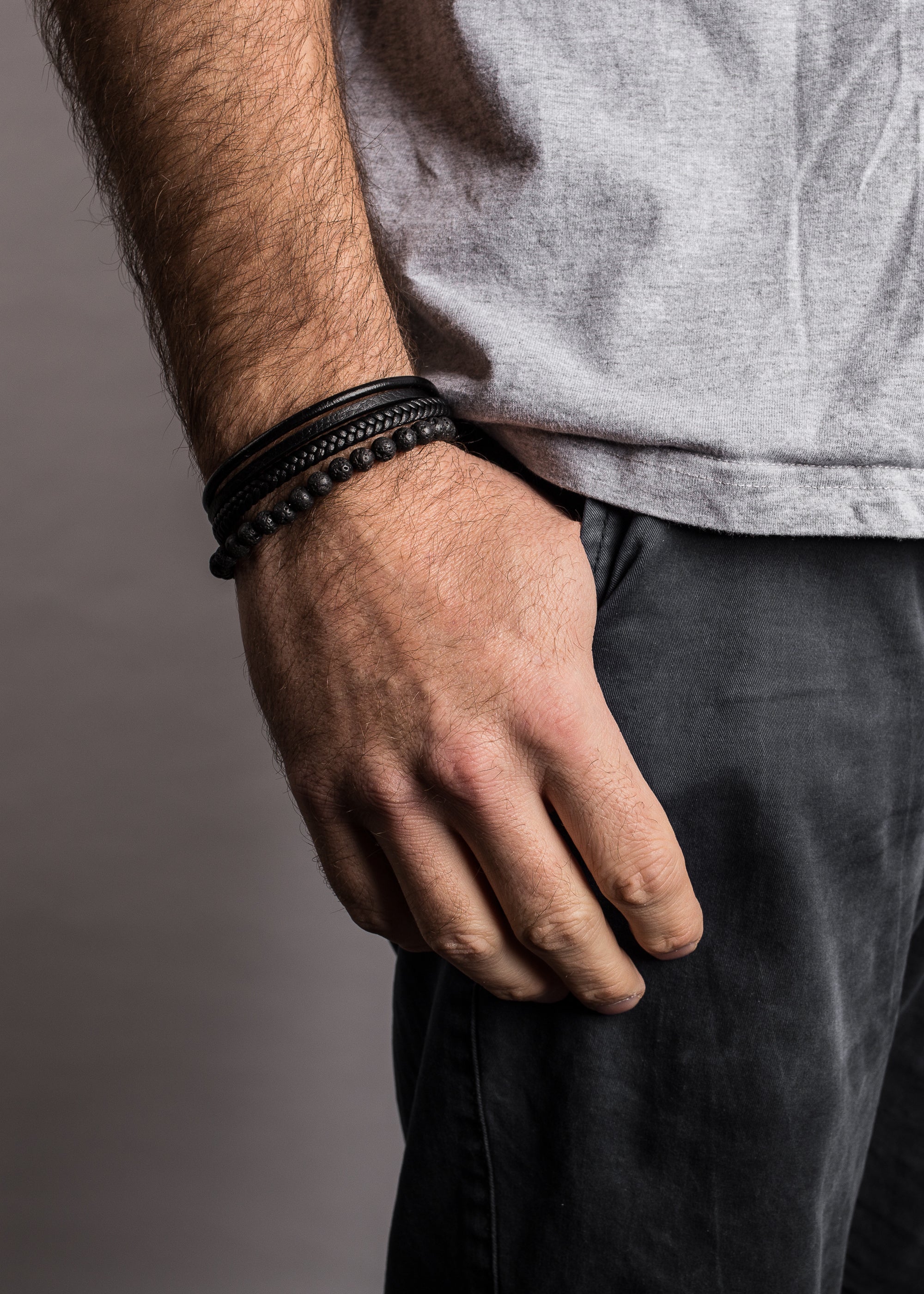 AK-B-BEL-01-Akitsune-Bellum-Leather-Beaded-Bracelet-Black-Model-3