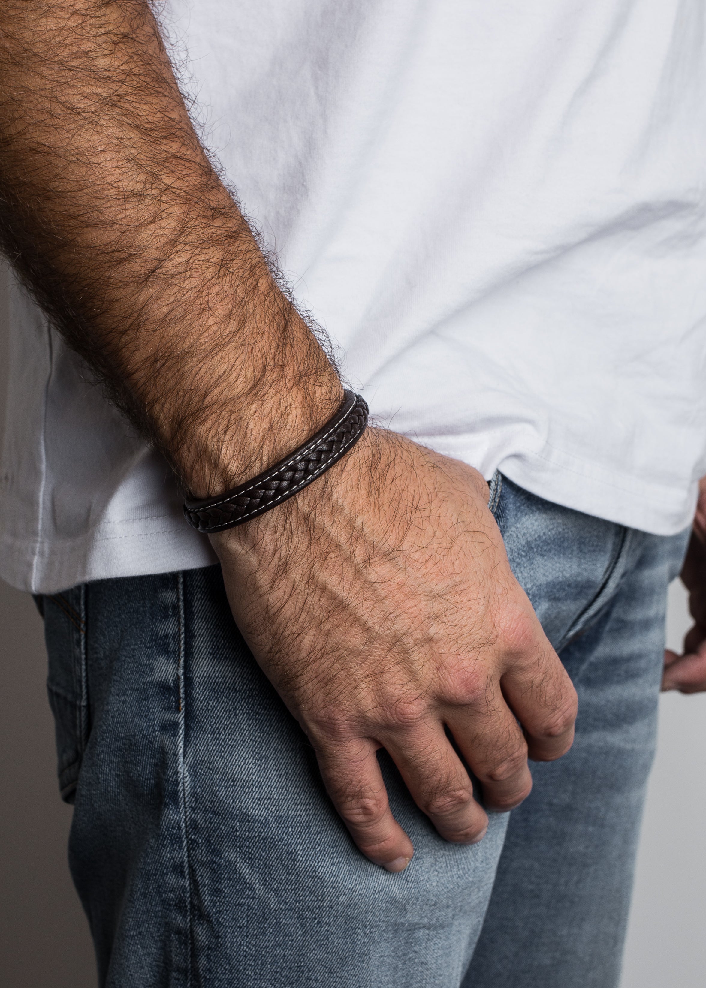 AK-B-FID-03-Akitsune-Fides-Mens-Leather-Bracelet-Model-5x4