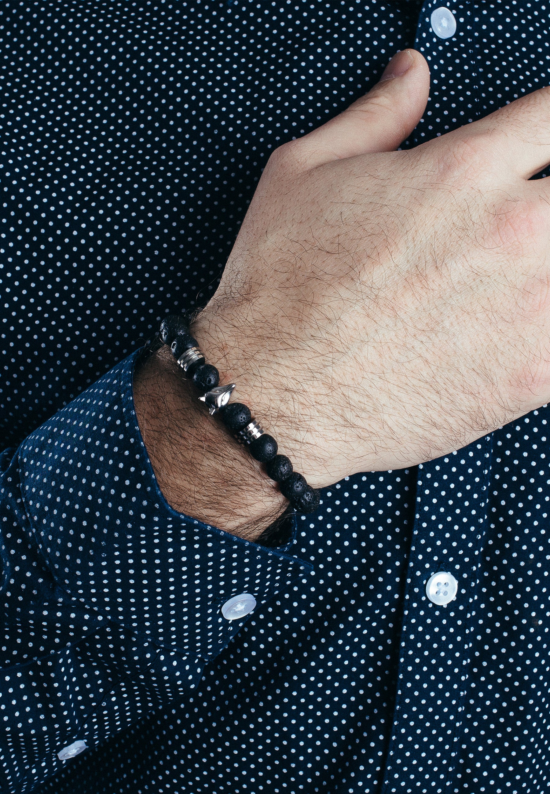 AK-B-OBS-08-Akitsune-Obsidian-Beaded-Bracelet-Fox-Silver-Black-Lava-Model-5x4