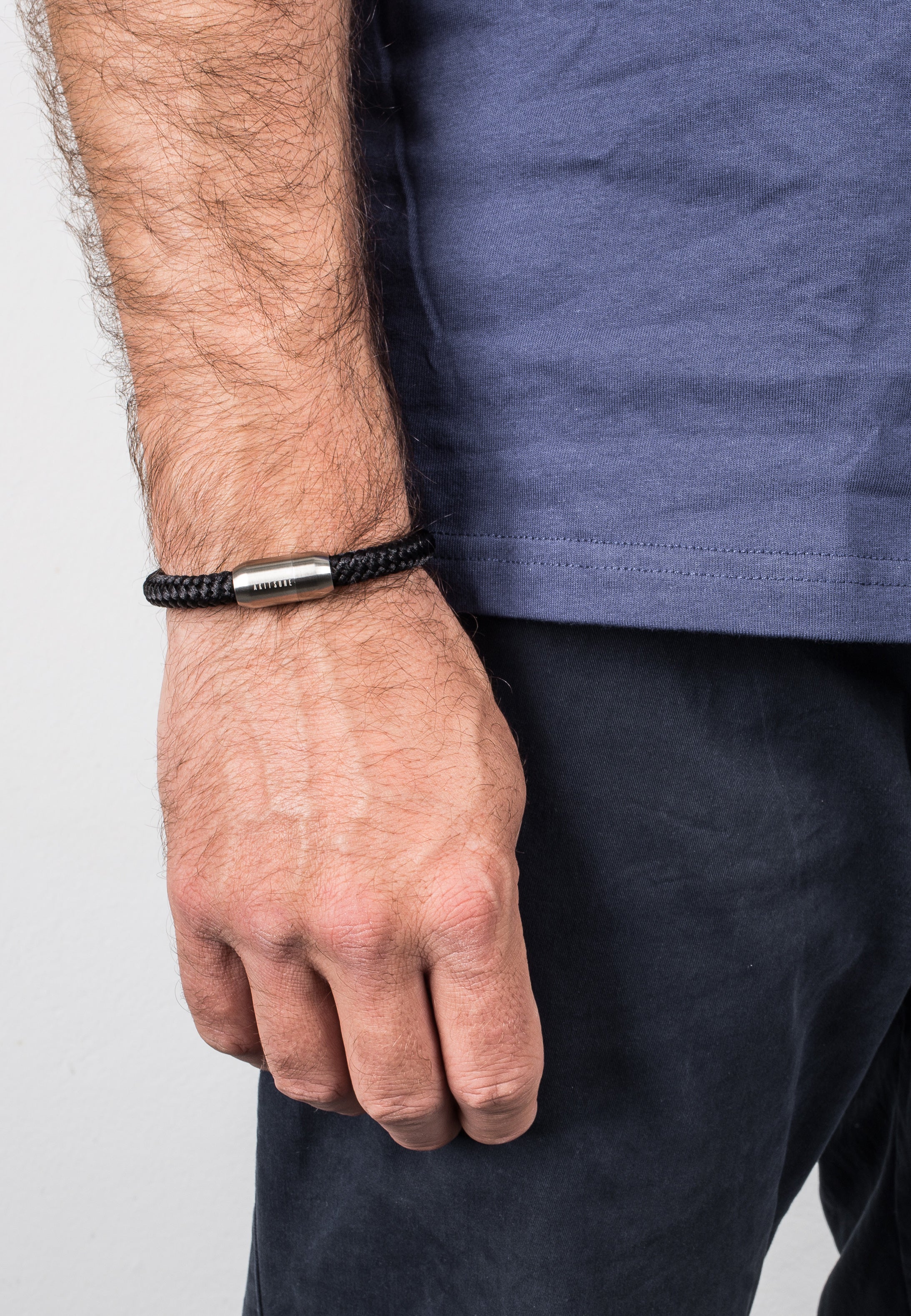 AK-B-POR-01-Akitsune-Portus-Nautical-Bracelet-Silver-Black-Model-2-5x4