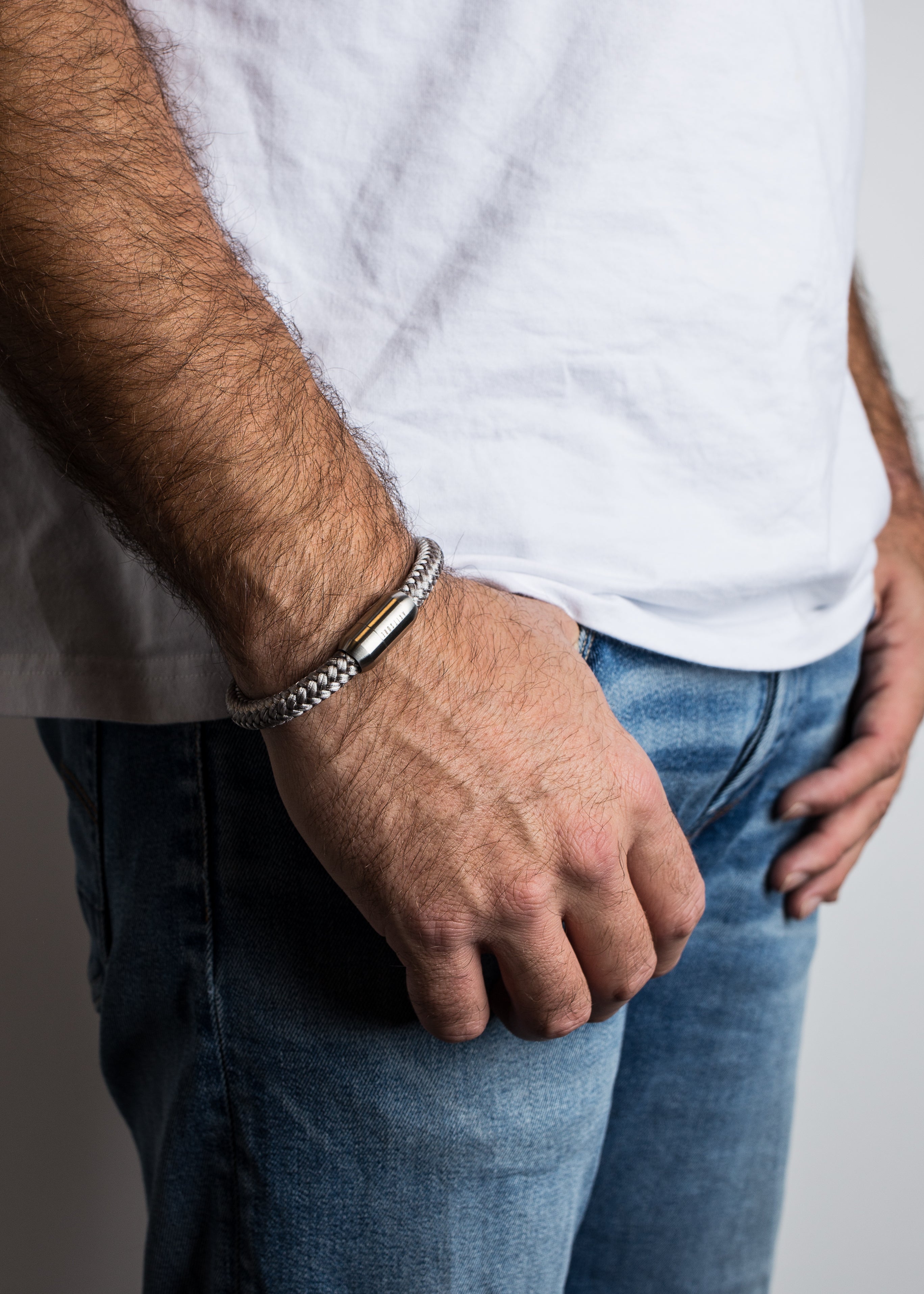 AK-B-POR-03-Akitsune-Portus-Nautical-Bracelet-Silver-Grey-Model-5x4