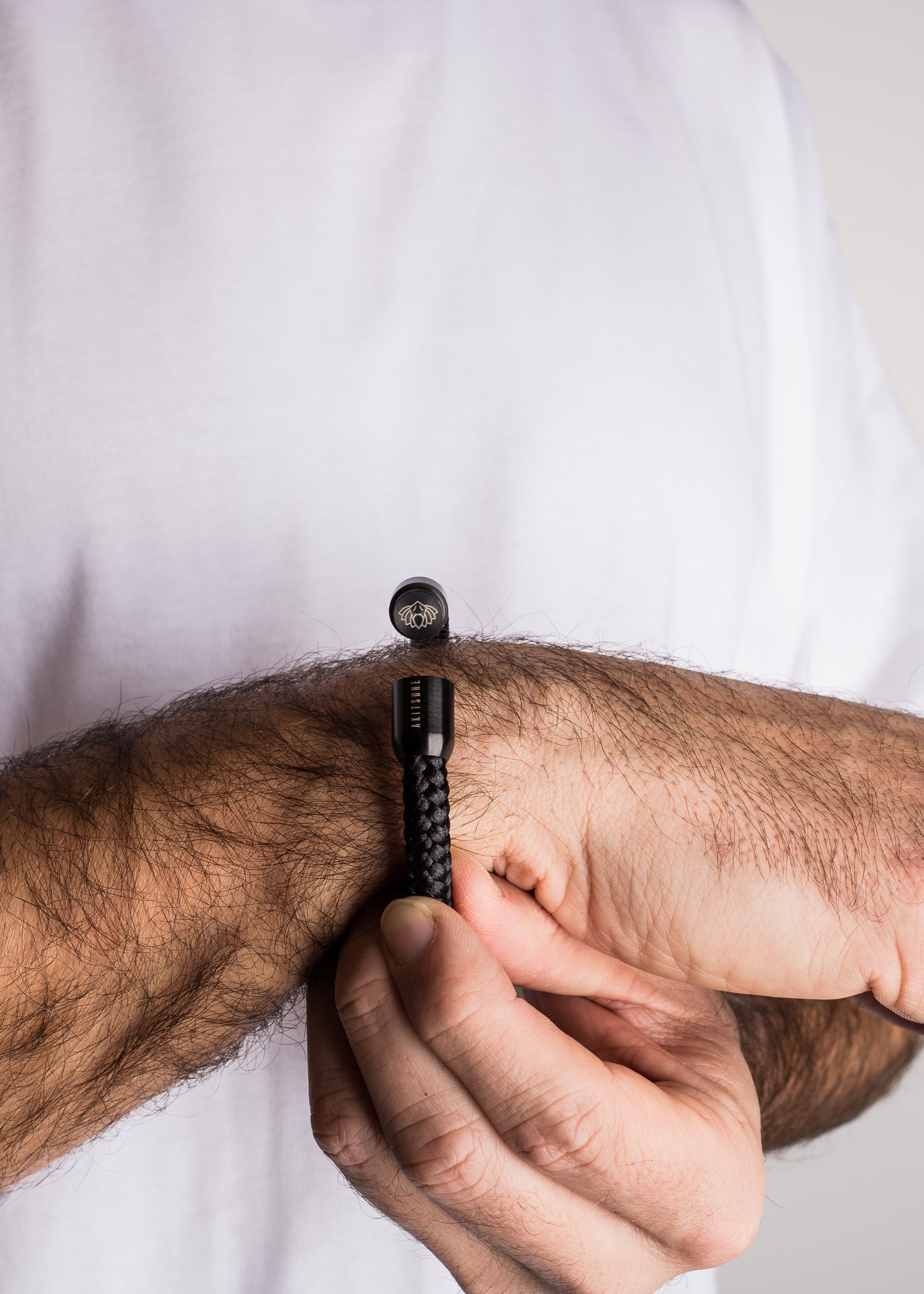 AK-B-POR-05-Akitsune-Portus-Nautical-Bracelet-Black-Black-Model-5x4