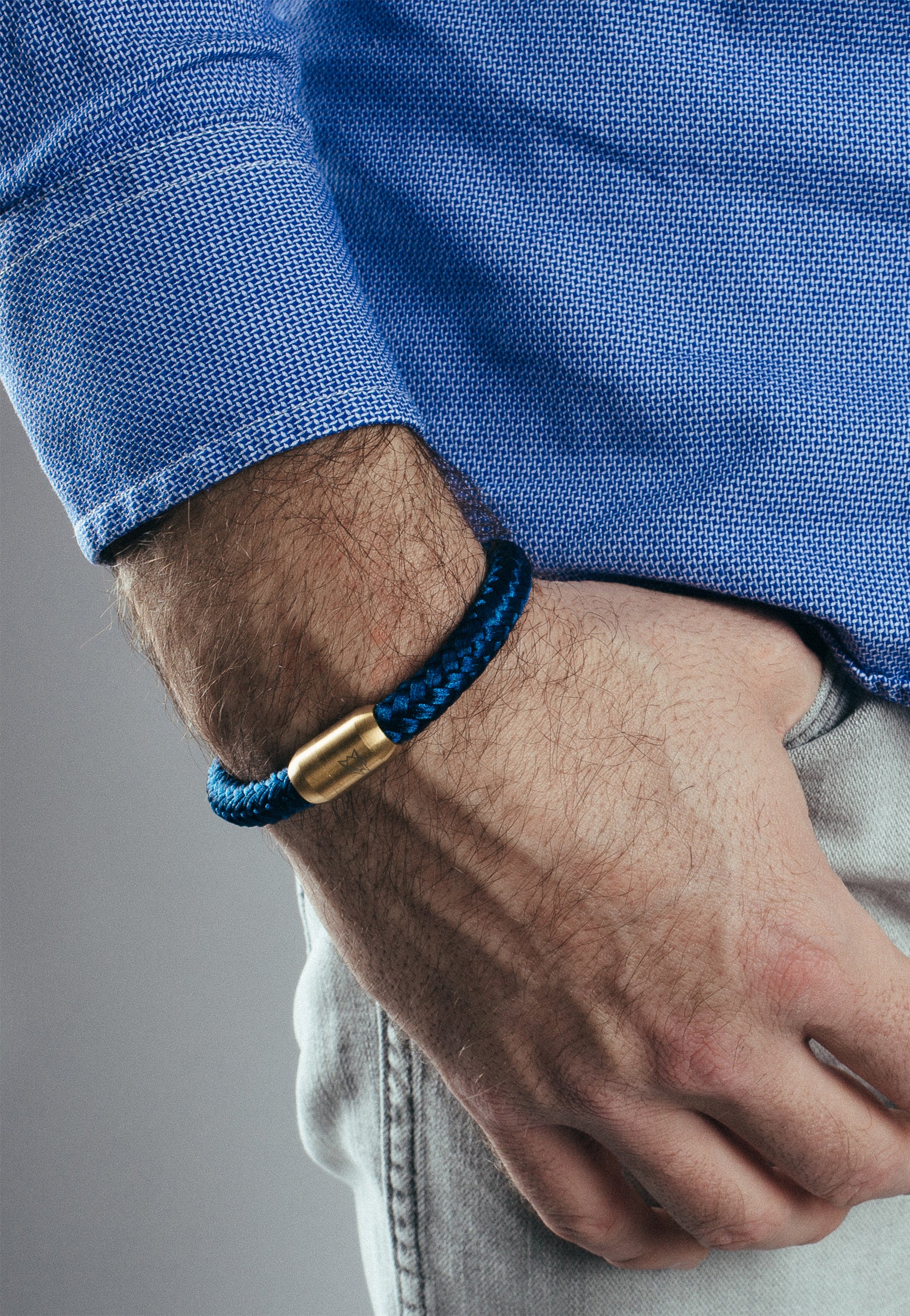 AK-B-POR-07-Akitsune-Portus-Nautical-Bracelet-Gold-Navyblue-Model-2-5x4