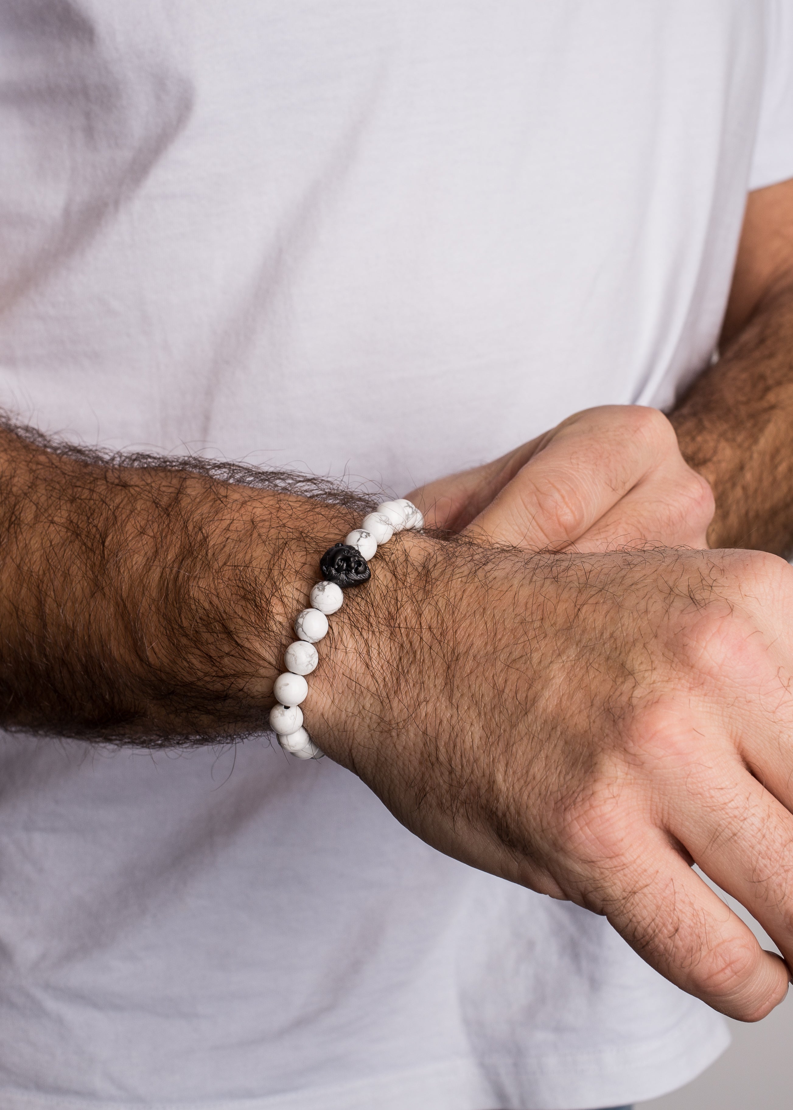 AK-B-REG-08-Akitsune-Regis-Beaded-Bracelet-Mens-Beads-Lion-White-Marble-Model-2