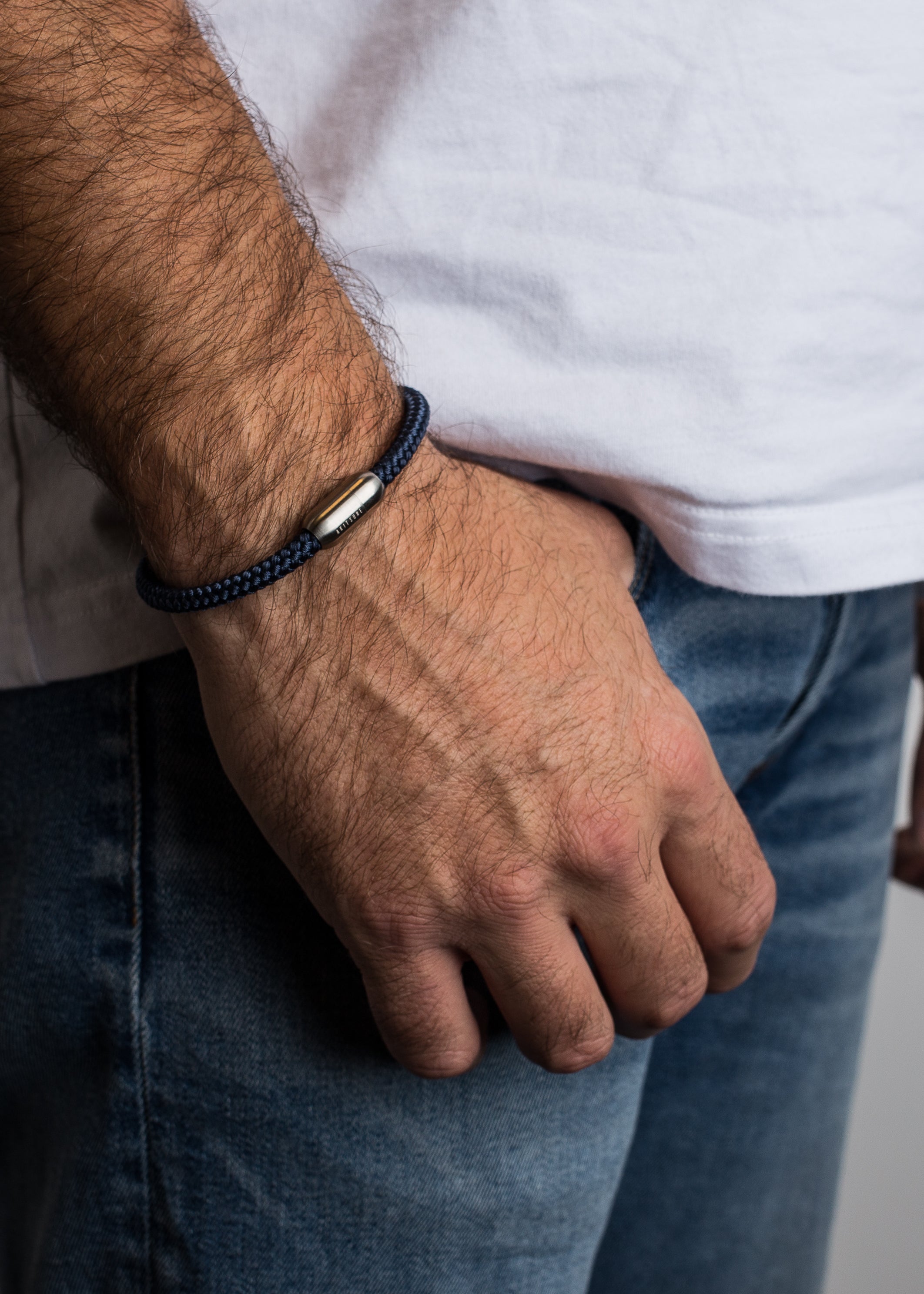 AK-B-SILV-04-Akitsune-Silva-Nylon-Bracelet-Silver-Navyblue-Model