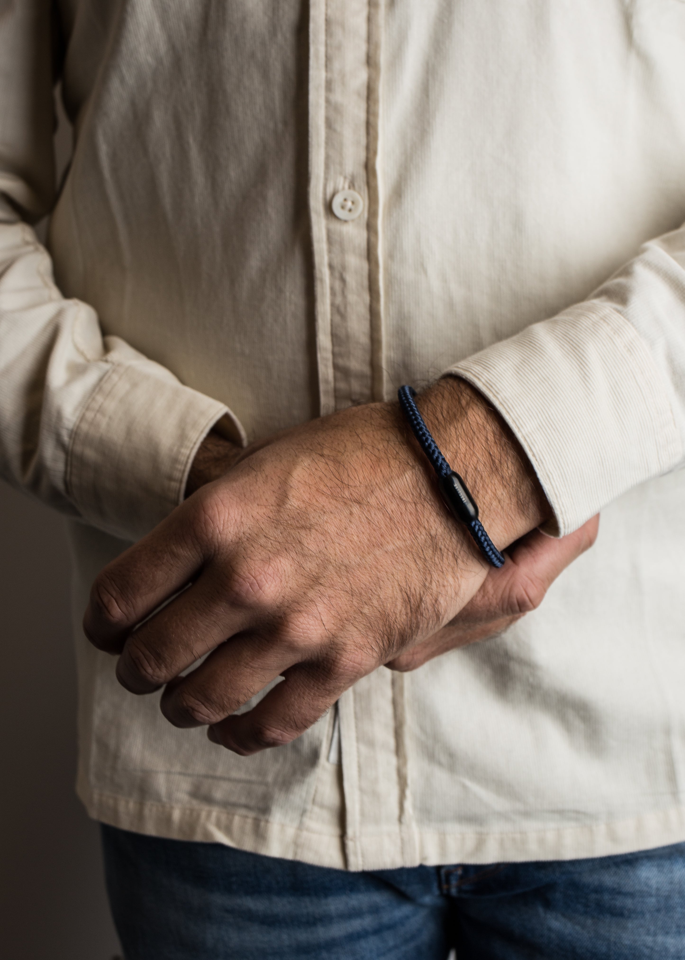 AK-B-SILV-15-Akitsune-Silva-Nylon-Bracelet-Black-Navyblue-Model