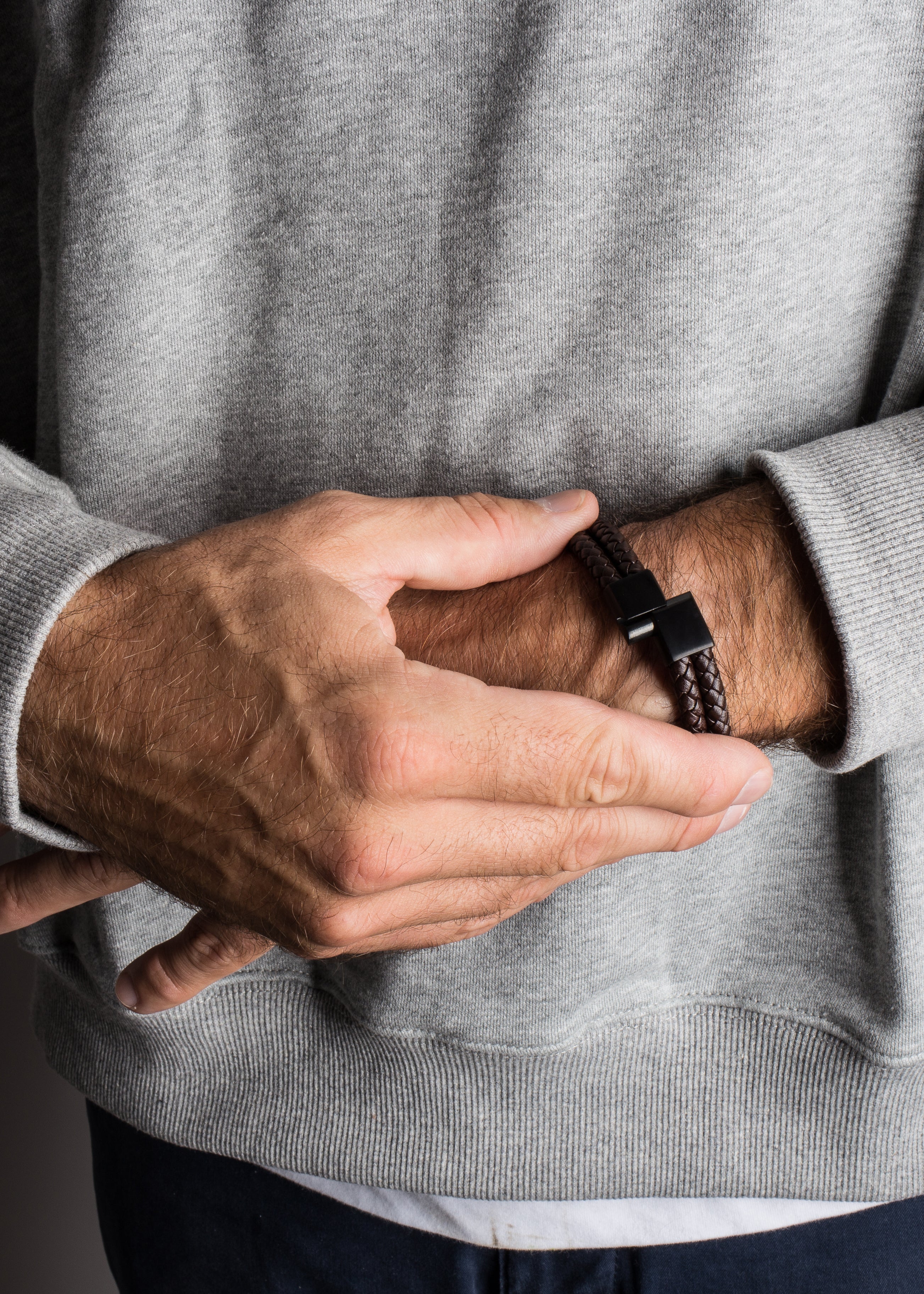 AK-B-SIM-04-Akitsune-Simplicitas-Leather-Bracelet-Matte-Black-Brown-Model