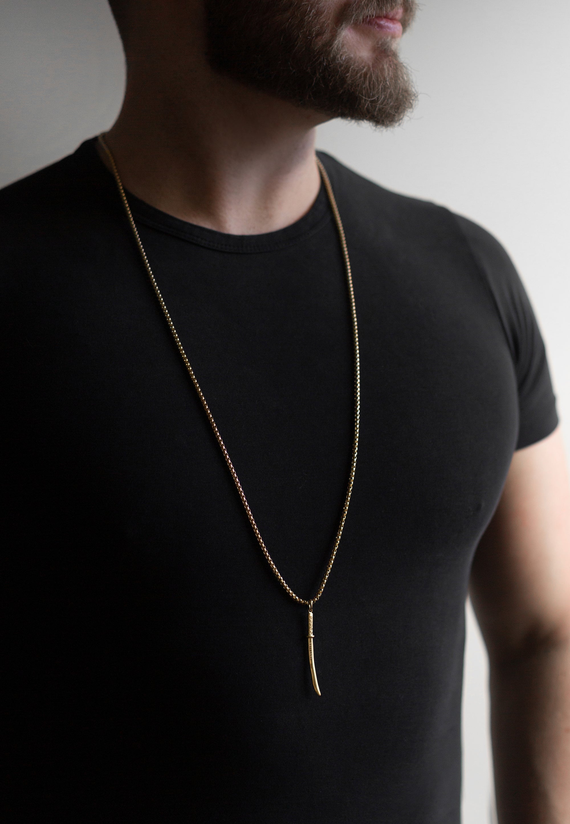 AK-PEN-GLA-02-Akitsune-Gladius-Pendant-Kantana-Gold-Mood-2ZO042bazAotFX