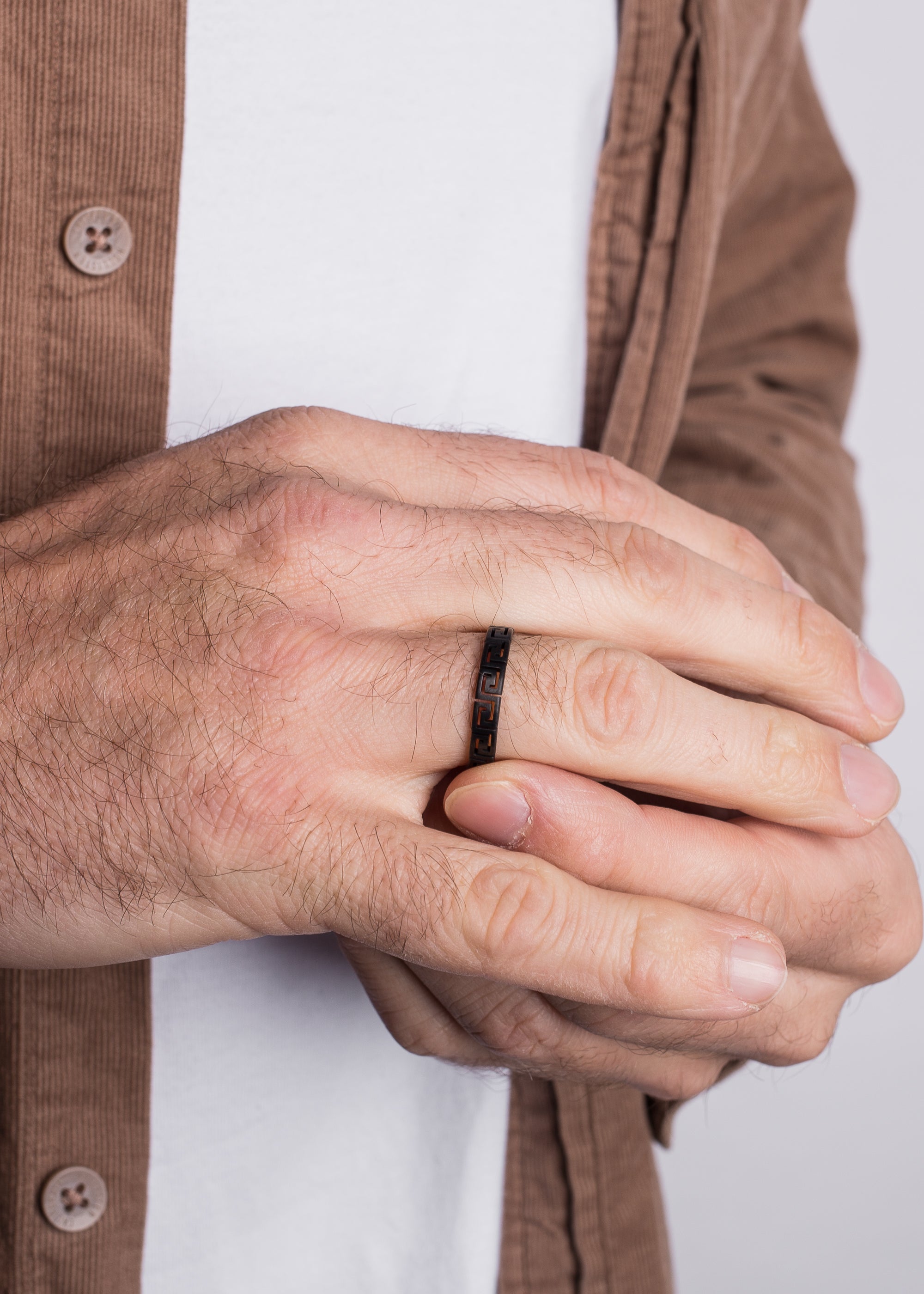 AK-R-ARG-01-Akitsune-Argius-Meander-Ring-Black-Model