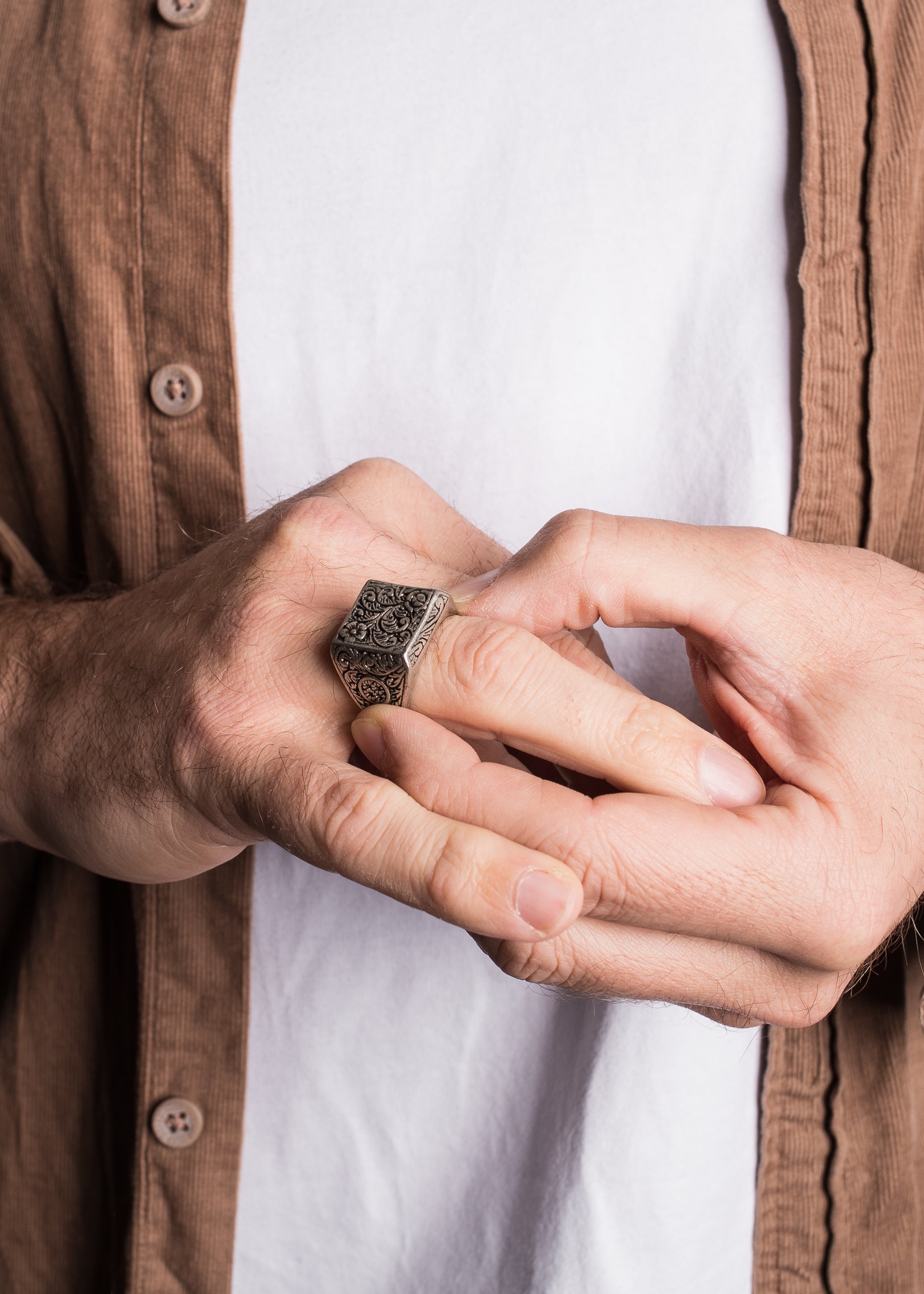 AK-R-FLO-03-Akitsune-Floris-Ring-Antique-Silver-Model-2-5x4