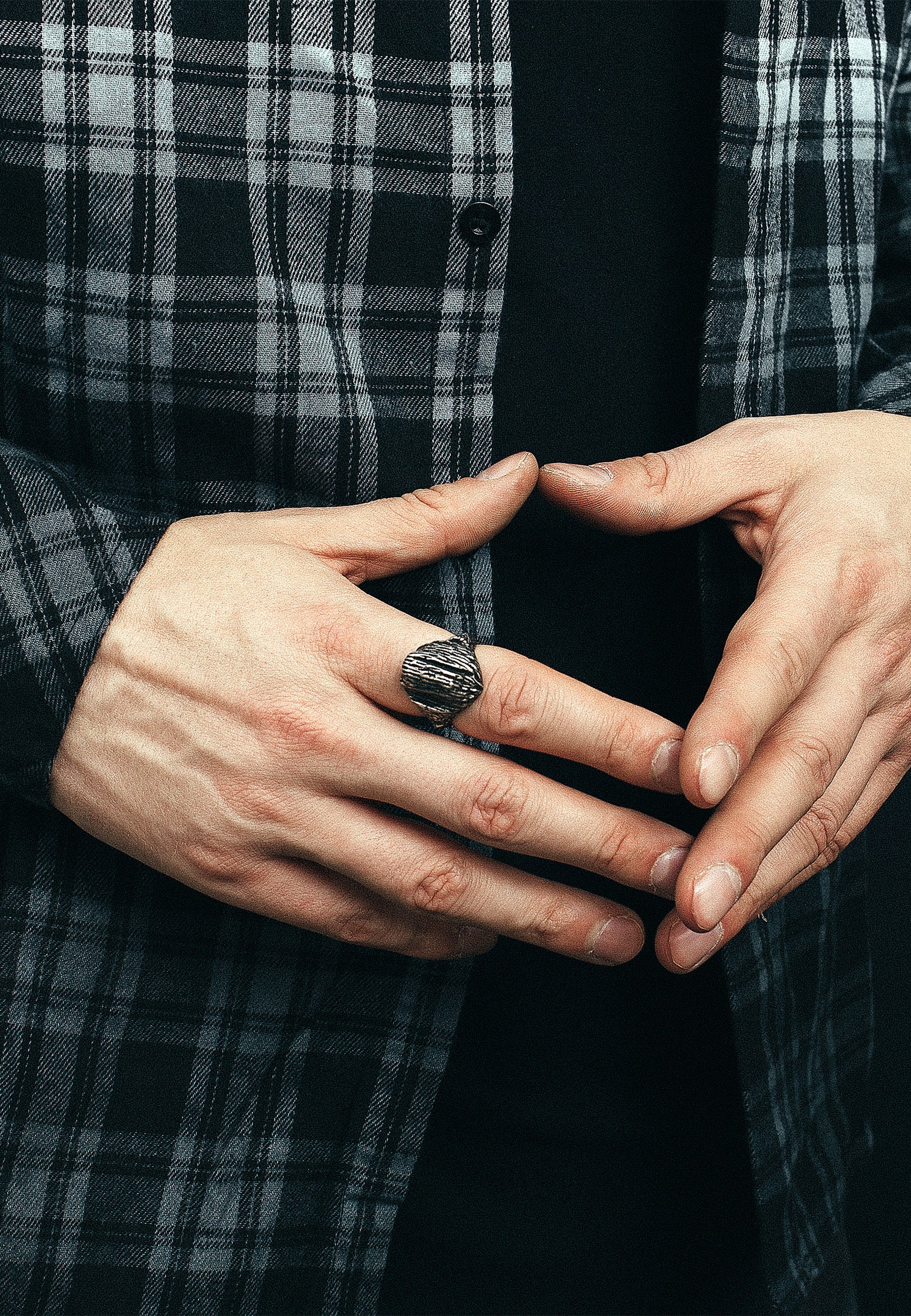 AK-R-ROC-02-Akitsune-The-Rock-Ring-Antique-Silver-Model-2