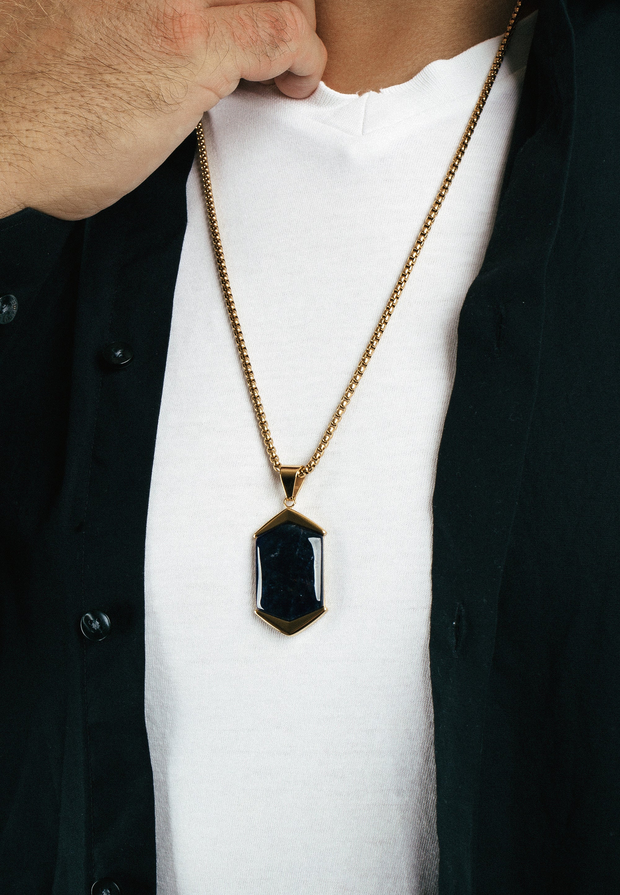 Akitsune-Abyssum-Pendant-Gold-Blue-Vein-Stone-Model