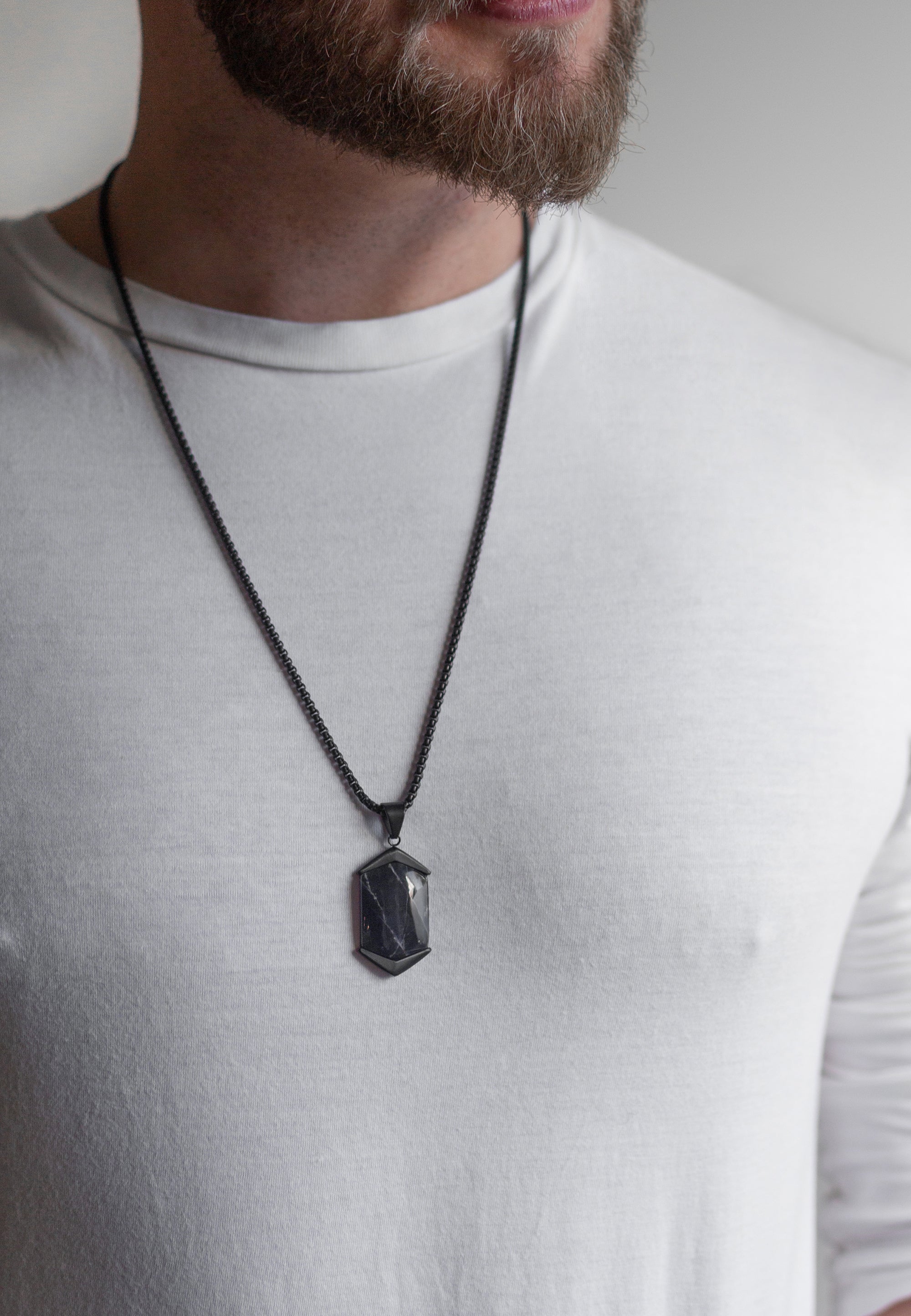 Akitsune-Abyssum-Pendant-Matte-Black-Blue-Vein-Stone-Model-2