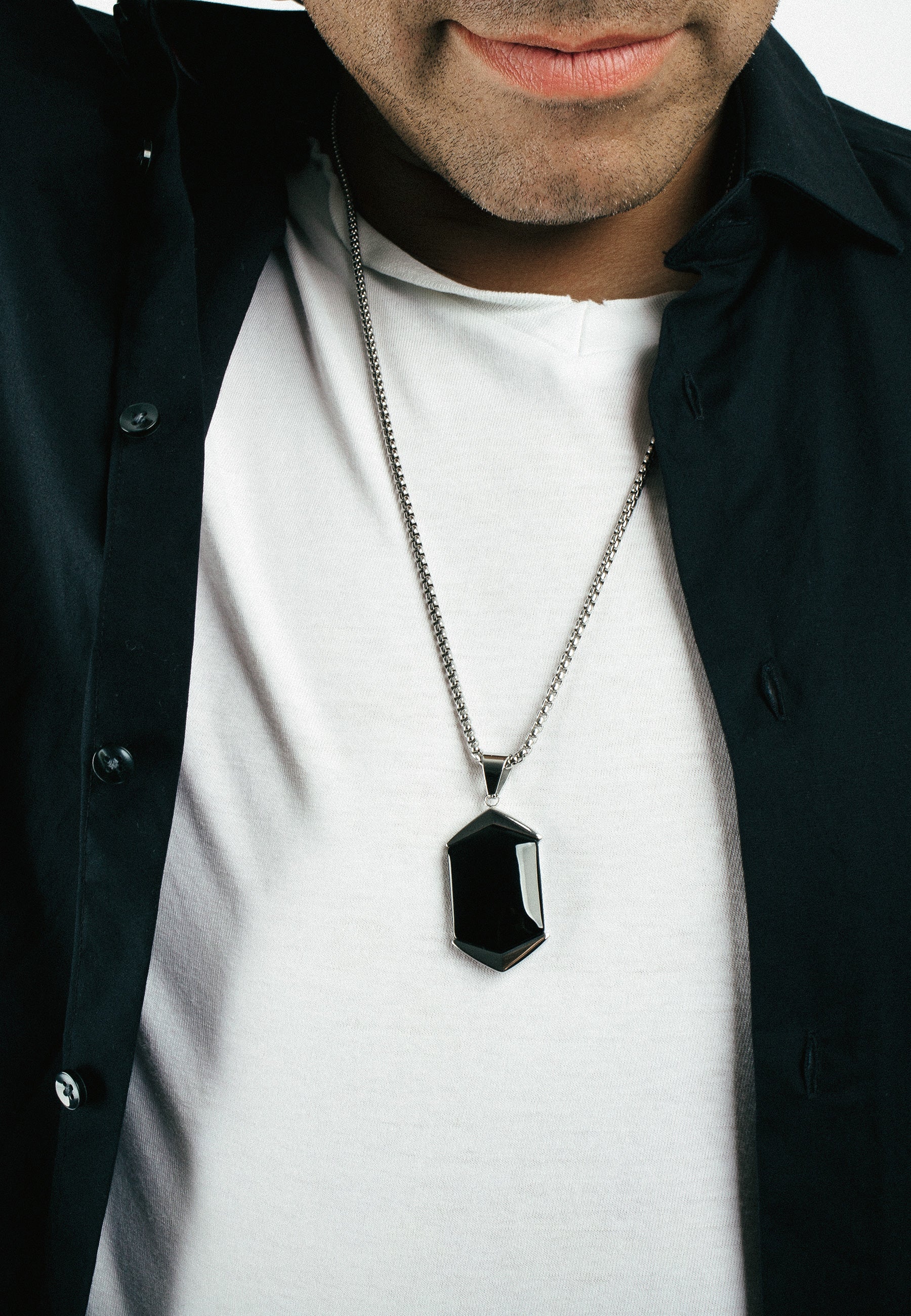 Akitsune-Abyssum-Pendant-Silver-Black-Stone-Model