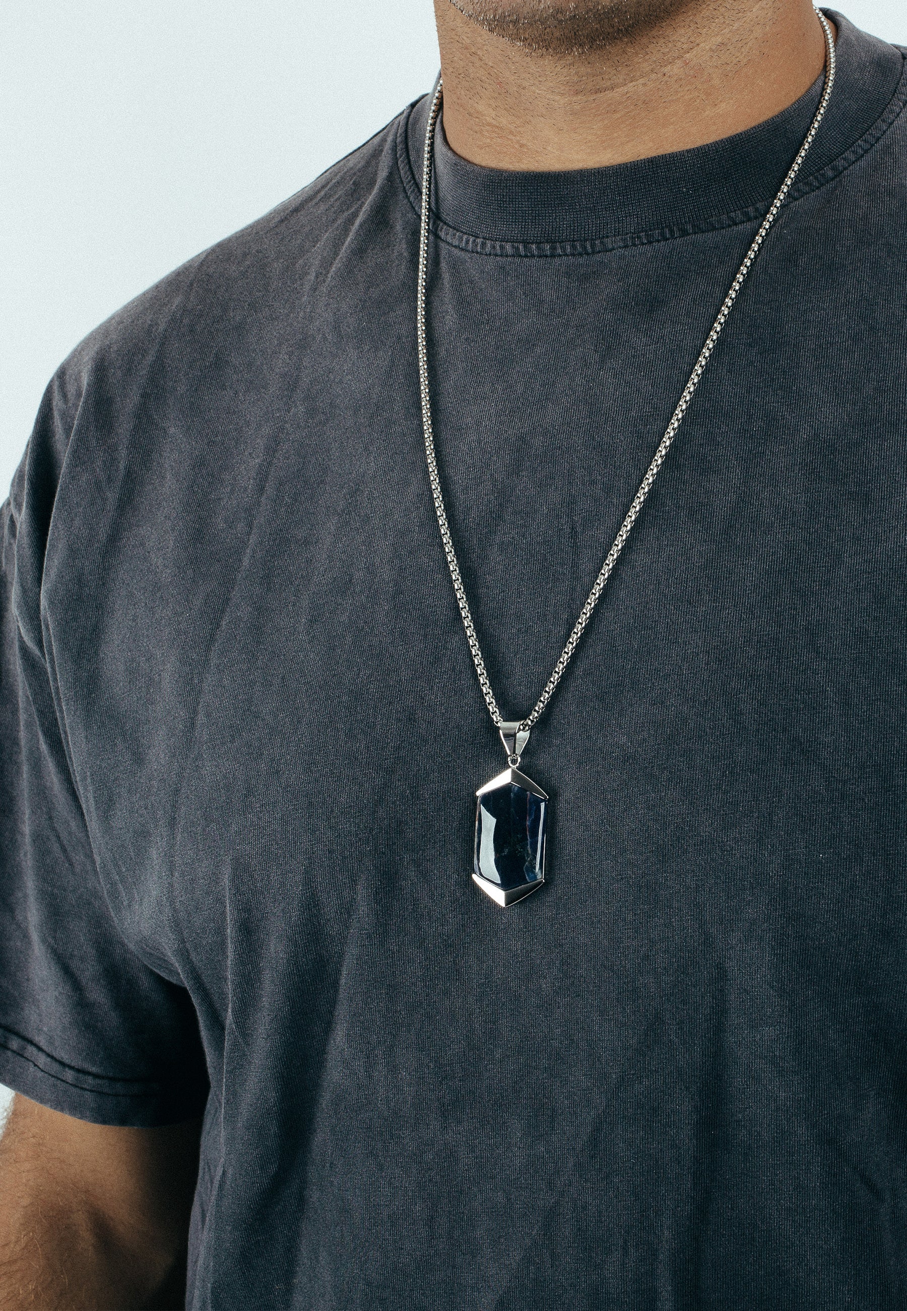 Akitsune-Abyssum-Pendant-Silver-Blue-Vein-Stone-Side-Model