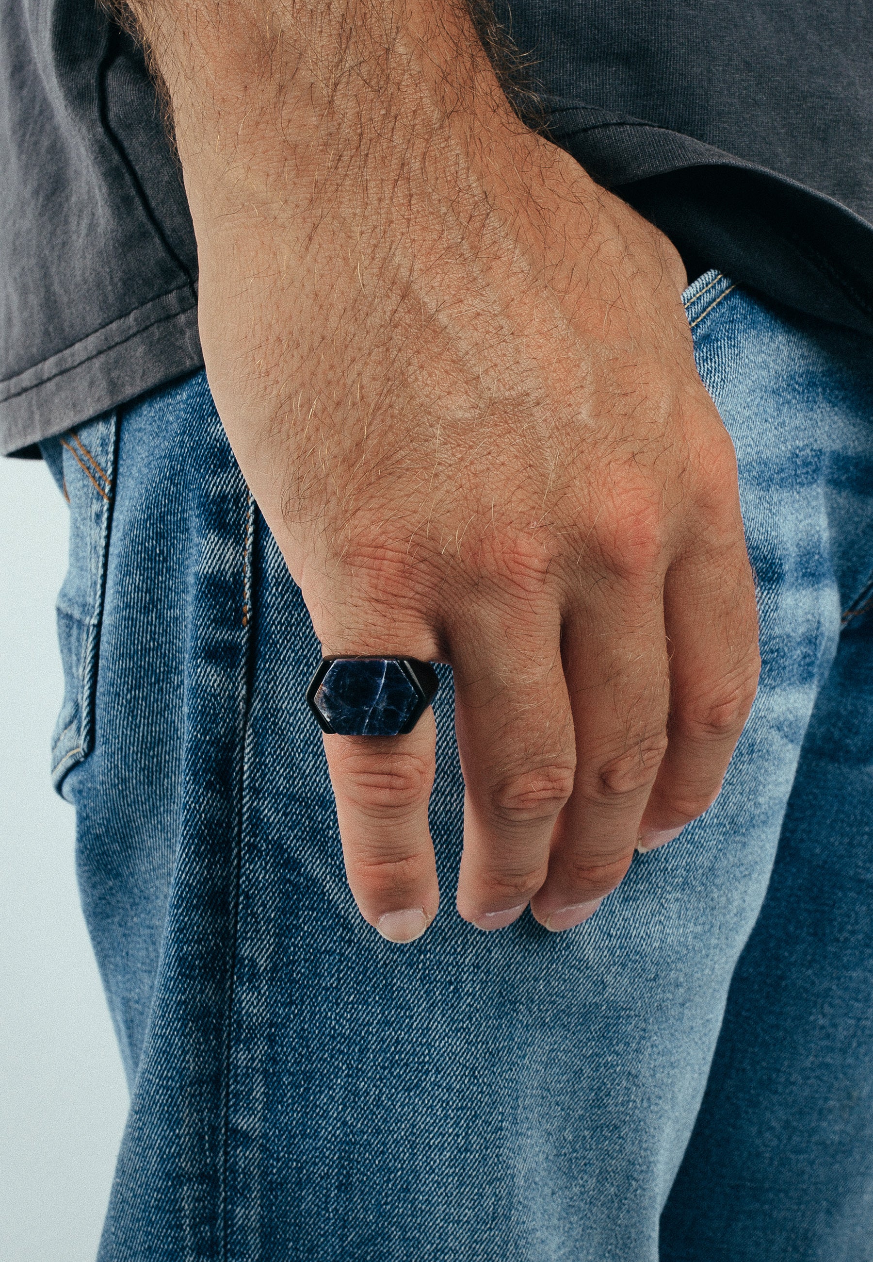 Akitsune-Abyssum-Ring-Matte-Black-Blue-Vein-Stone-Model