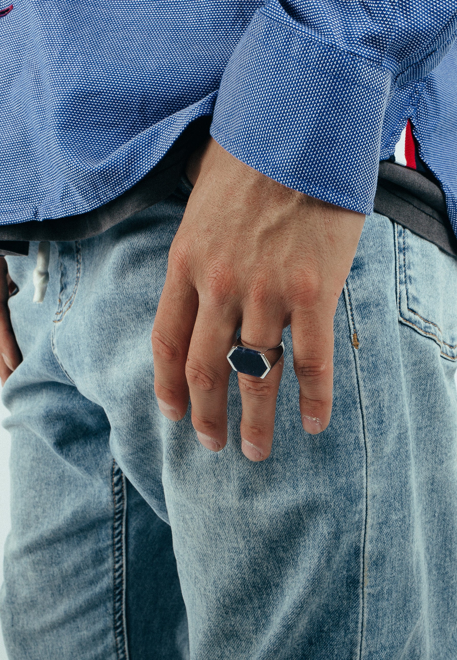 Akitsune-Abyssum-Ring-Silver-Blue-Vein-Stone-Model-2UAcinPXKuo2Bg