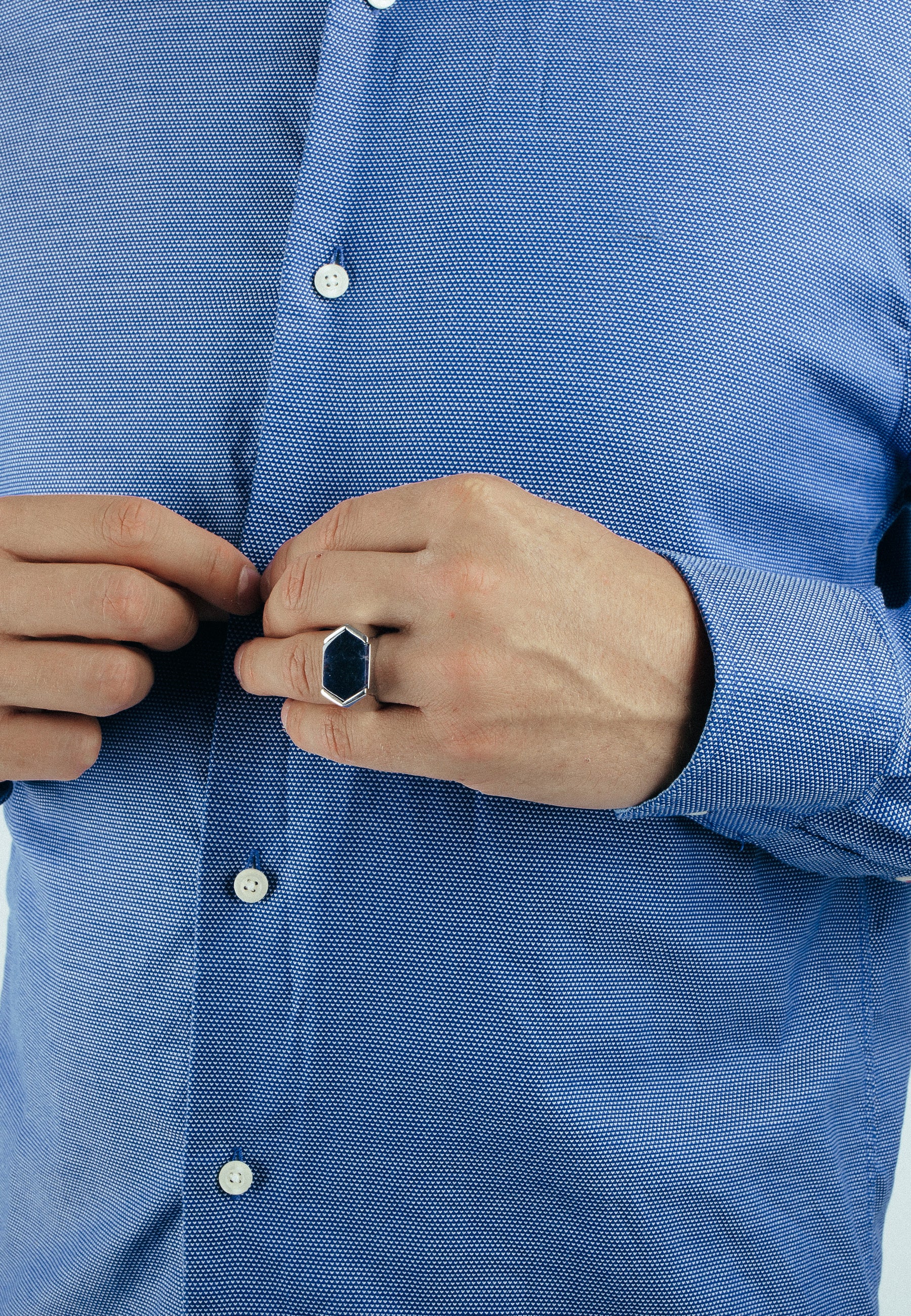 Akitsune-Abyssum-Ring-Silver-Blue-Vein-Stone-Model