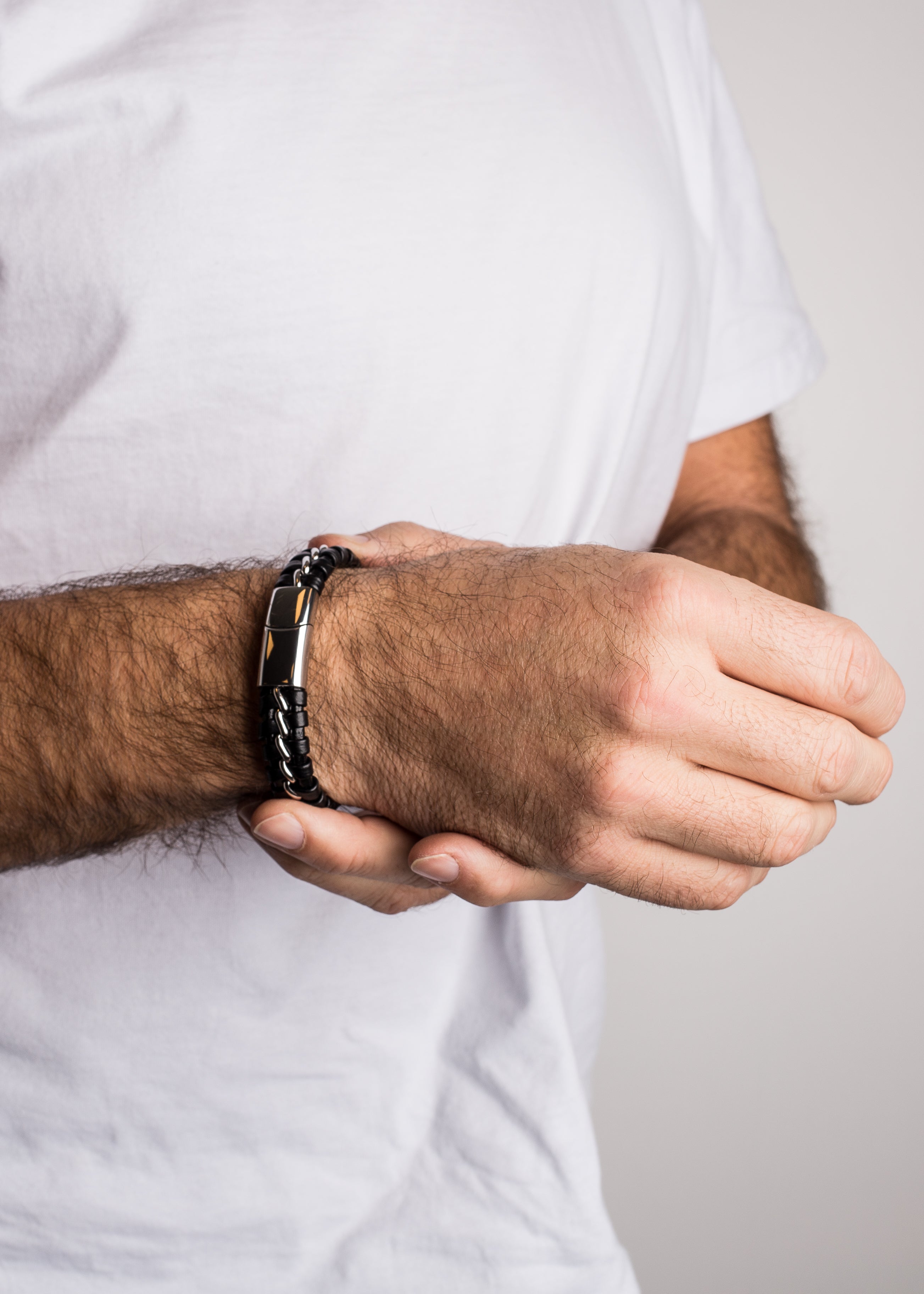 Akitsune-Adeptus-Leather-Bracelet-Silver-Black-Mens-Model-3