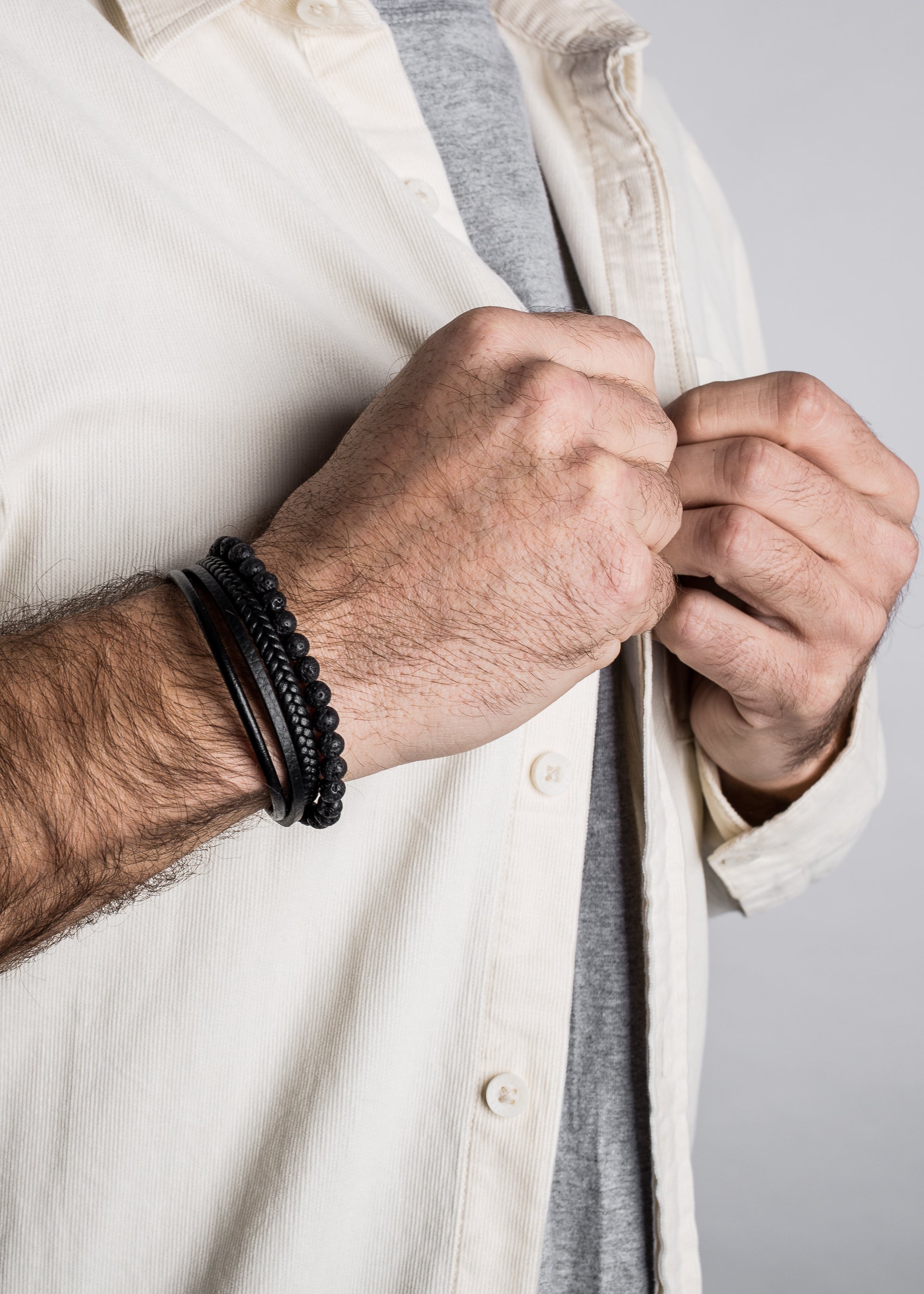 Akitsune-Bellum-Leather-Bracelet-Matte-Black-Model-2