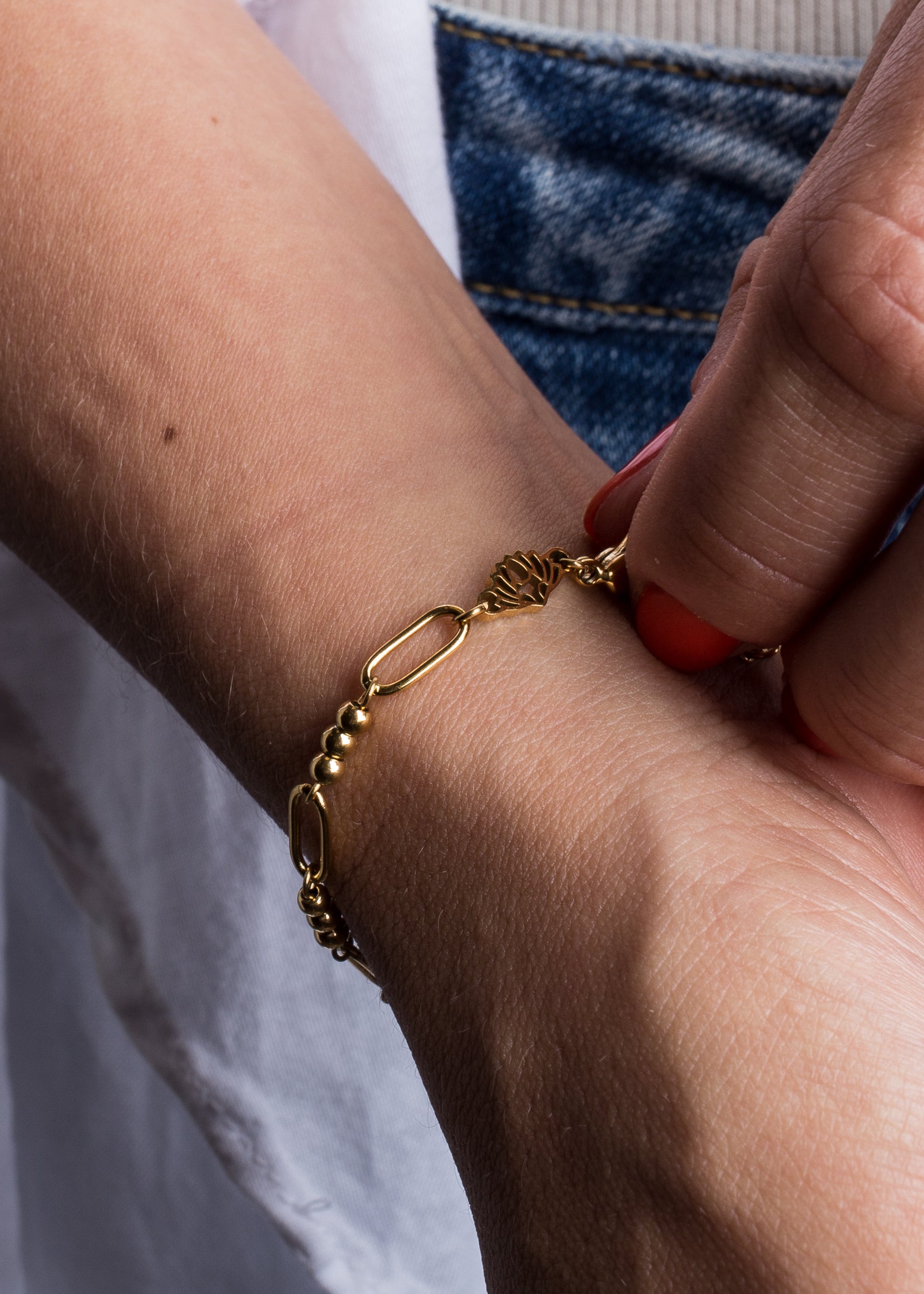 Akitsune-Charisma-Bracelet-Gold-Model-1