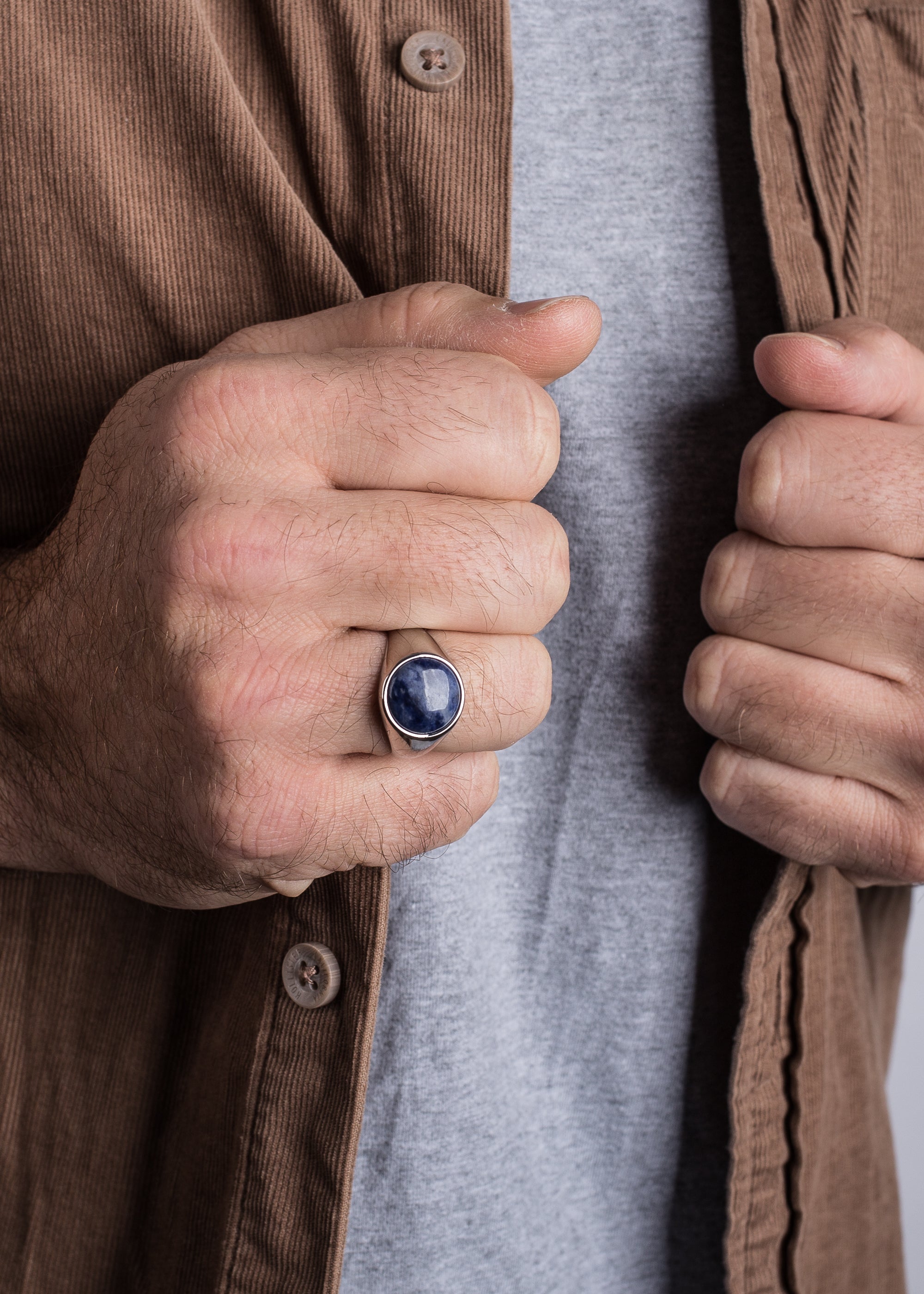 Akitsune-Coruscent-Ring-Silver-Sodalite-Men-Jewelry-Lifestyle-Blue-3