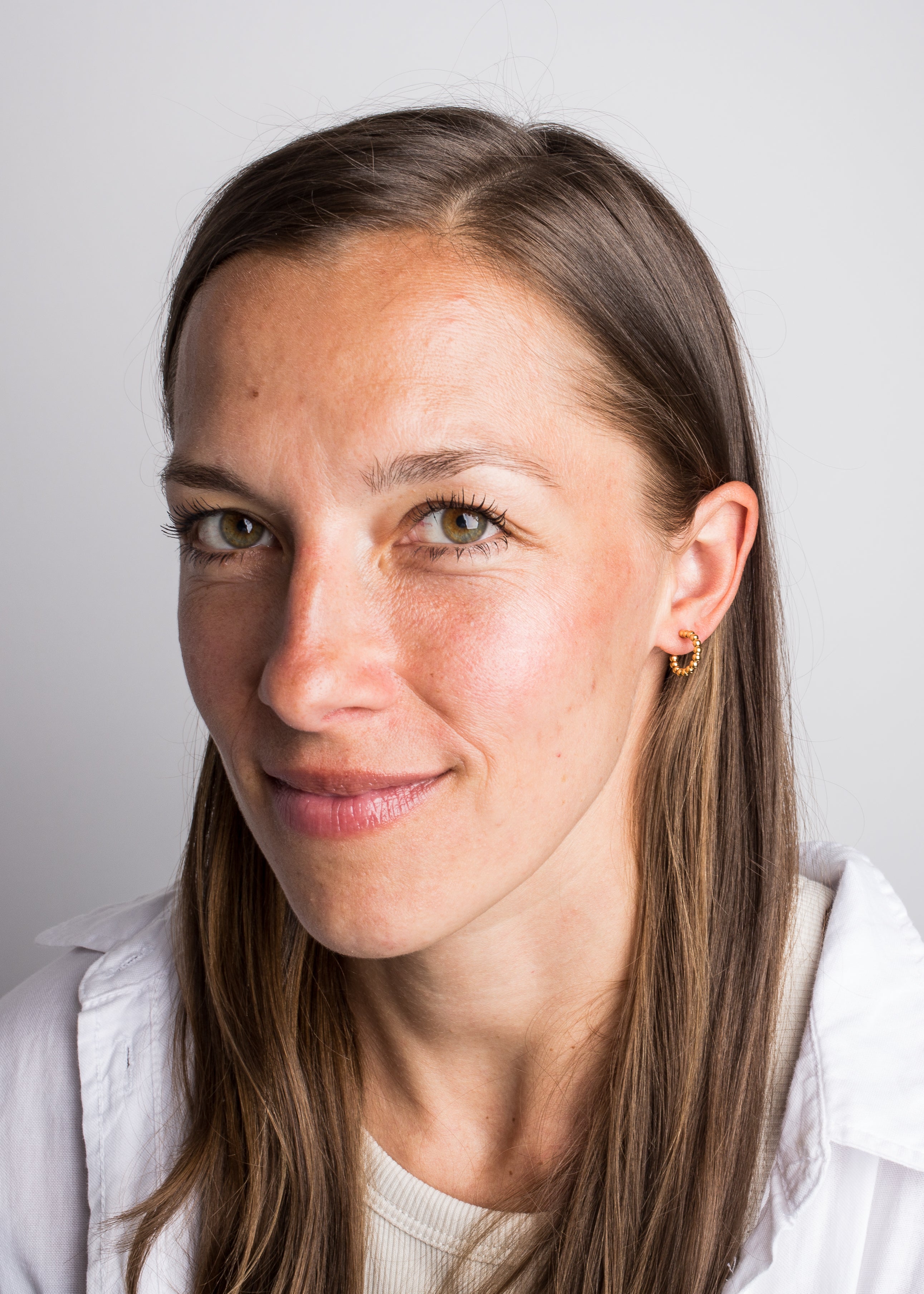 Akitsune-Delight-Earring-Gold-Full-Model-3