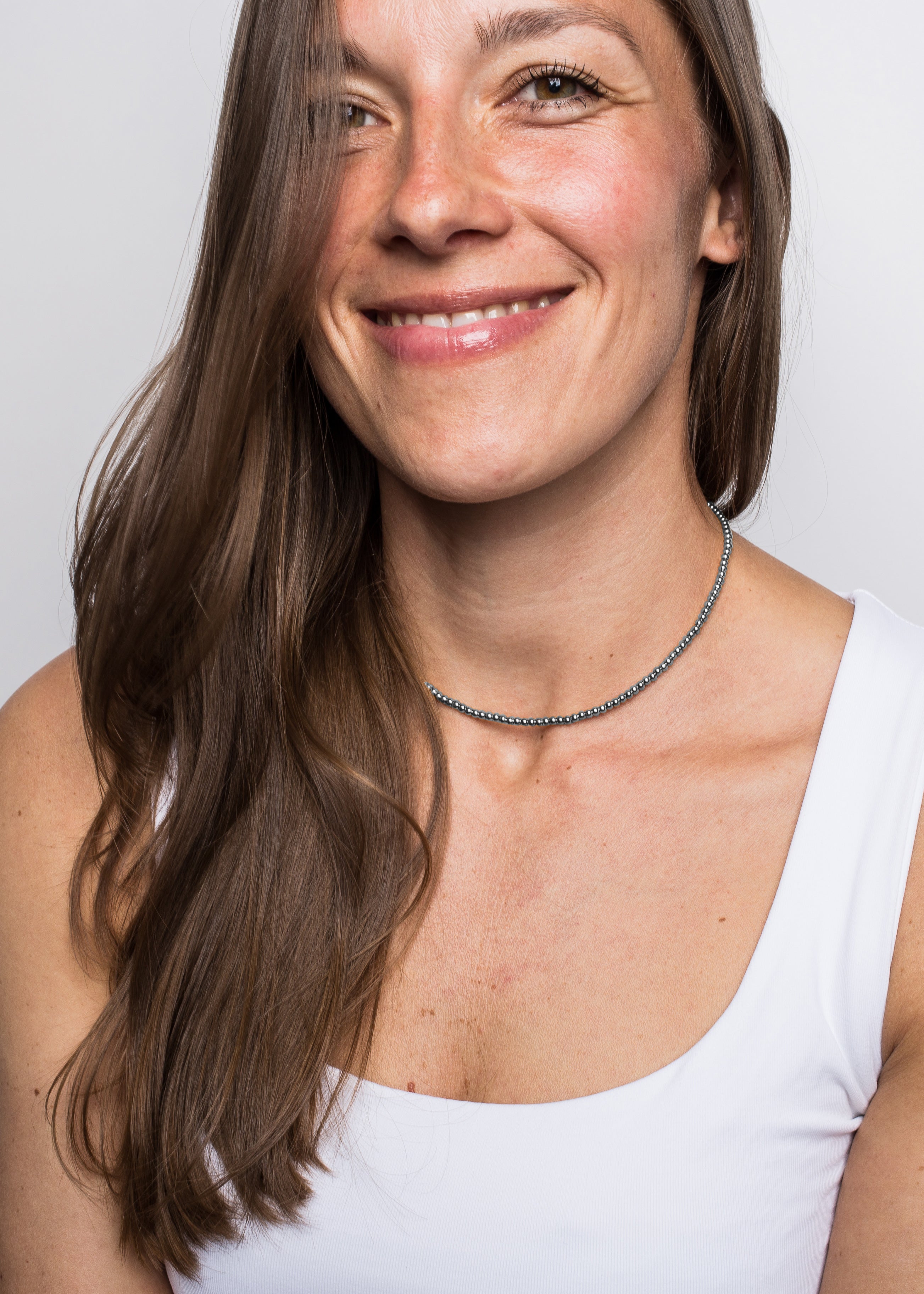 Akitsune-Delight-Necklace-Silver-Model