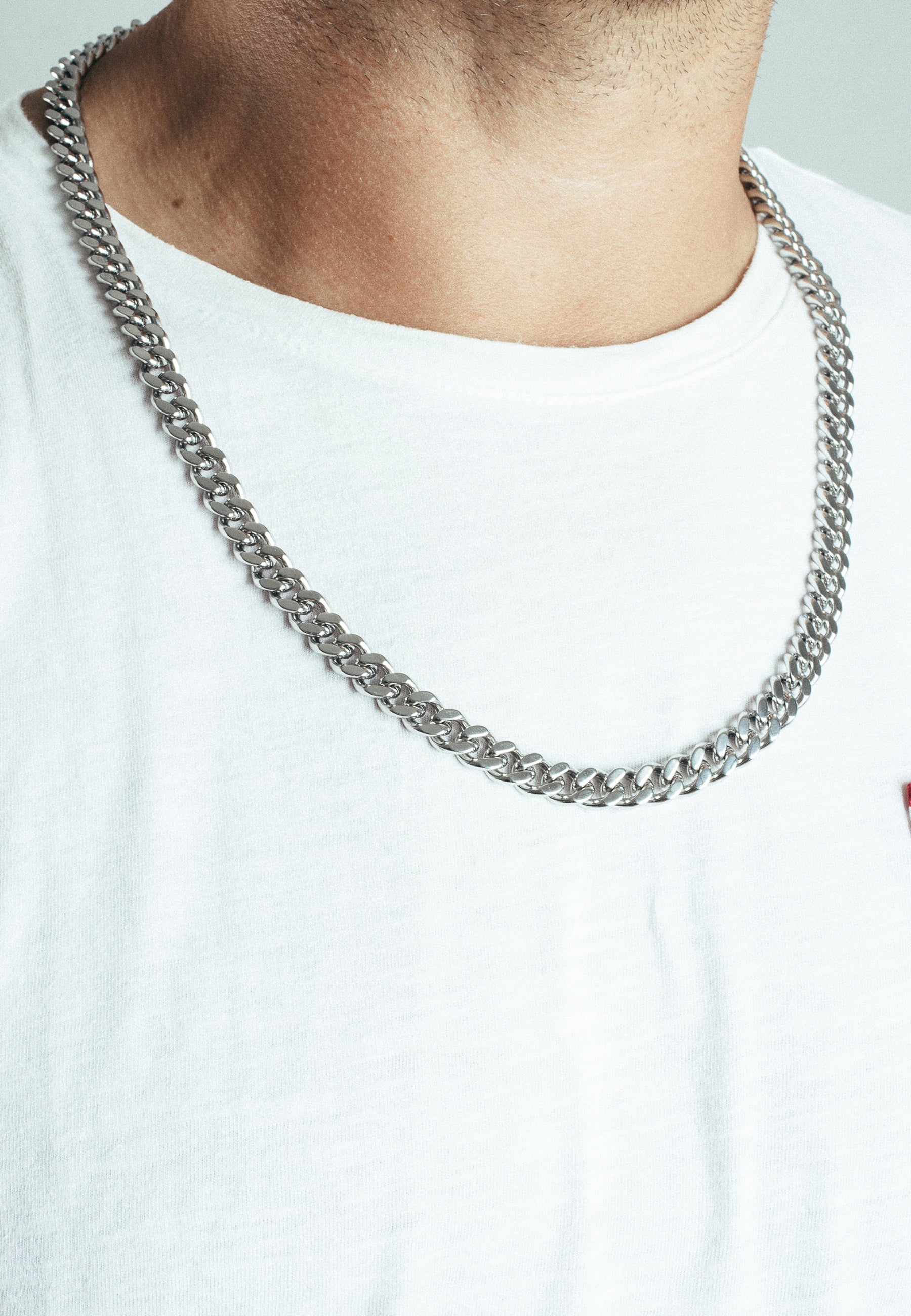 Akitsune-Fibra-Chain-70cm-9mm-Silver-Model