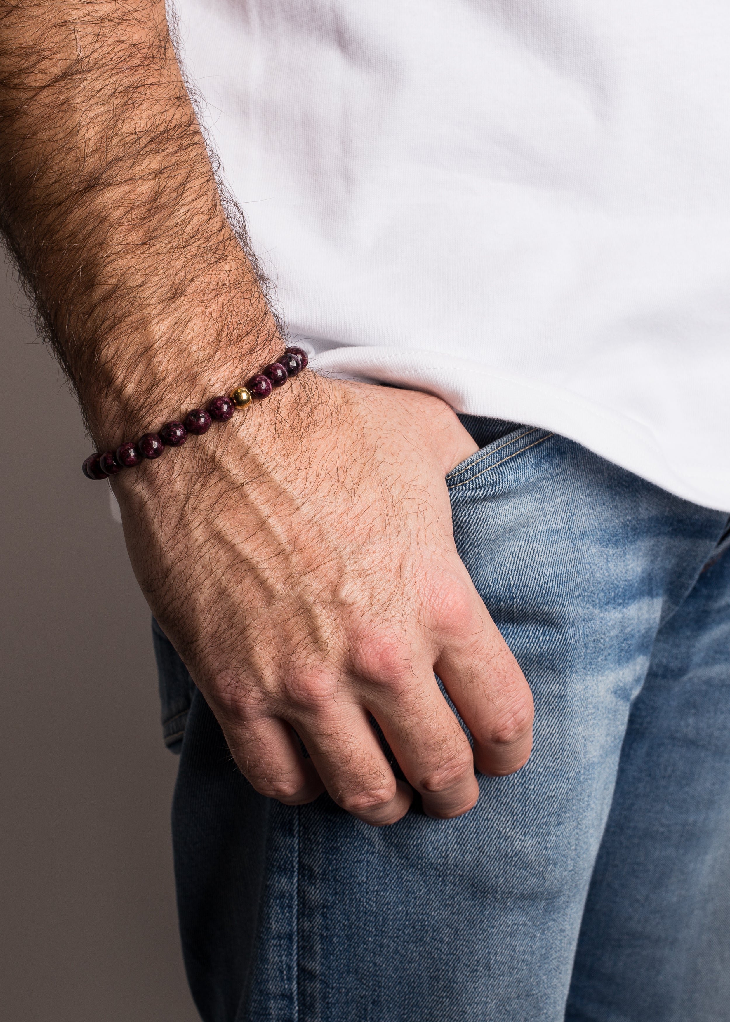 Akitsune-Globae-Beaded-Bracelet-Marble-Red-5