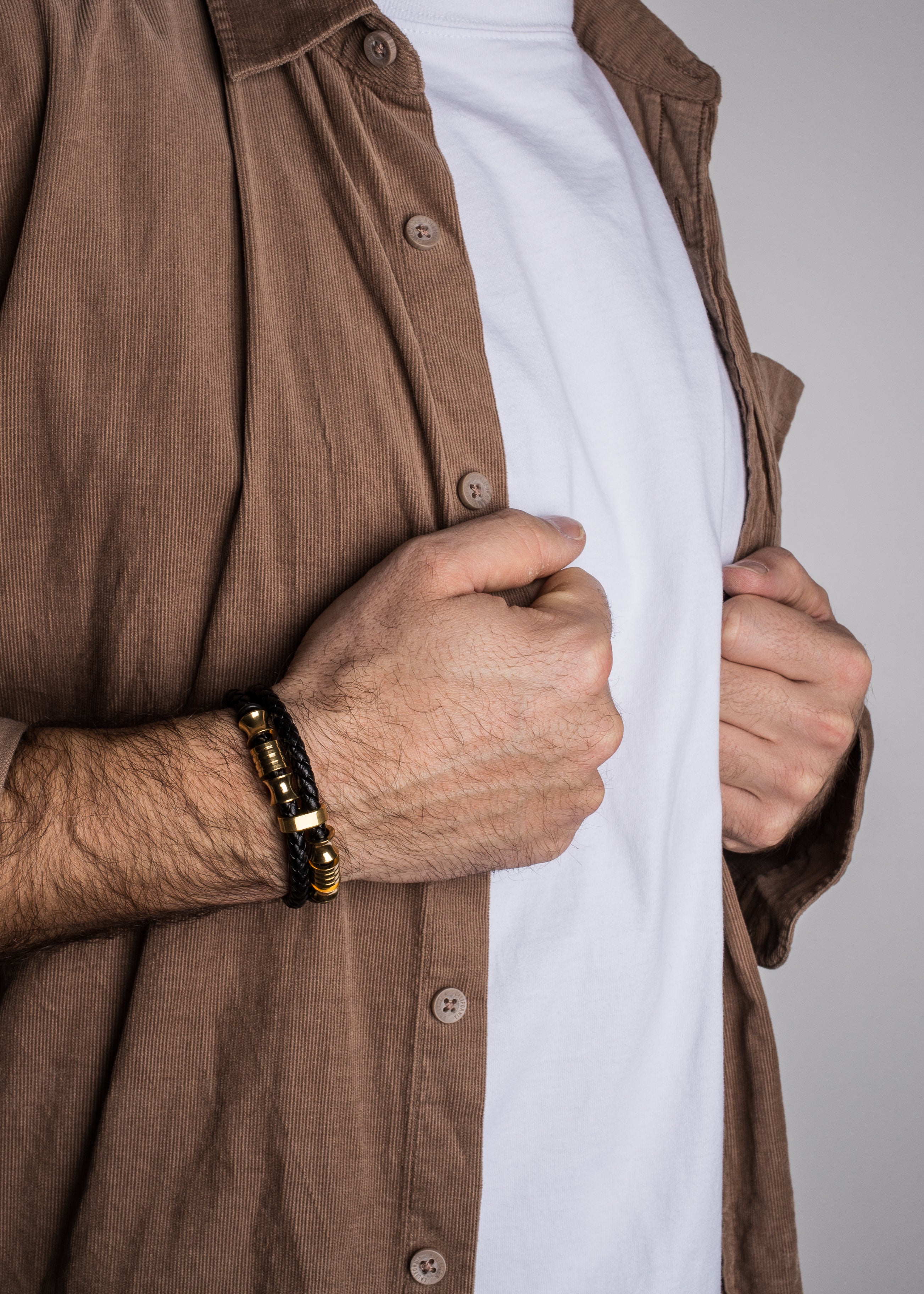 Akitsune-Gracilitas-Leather-Bracelet-Gold-Black-1