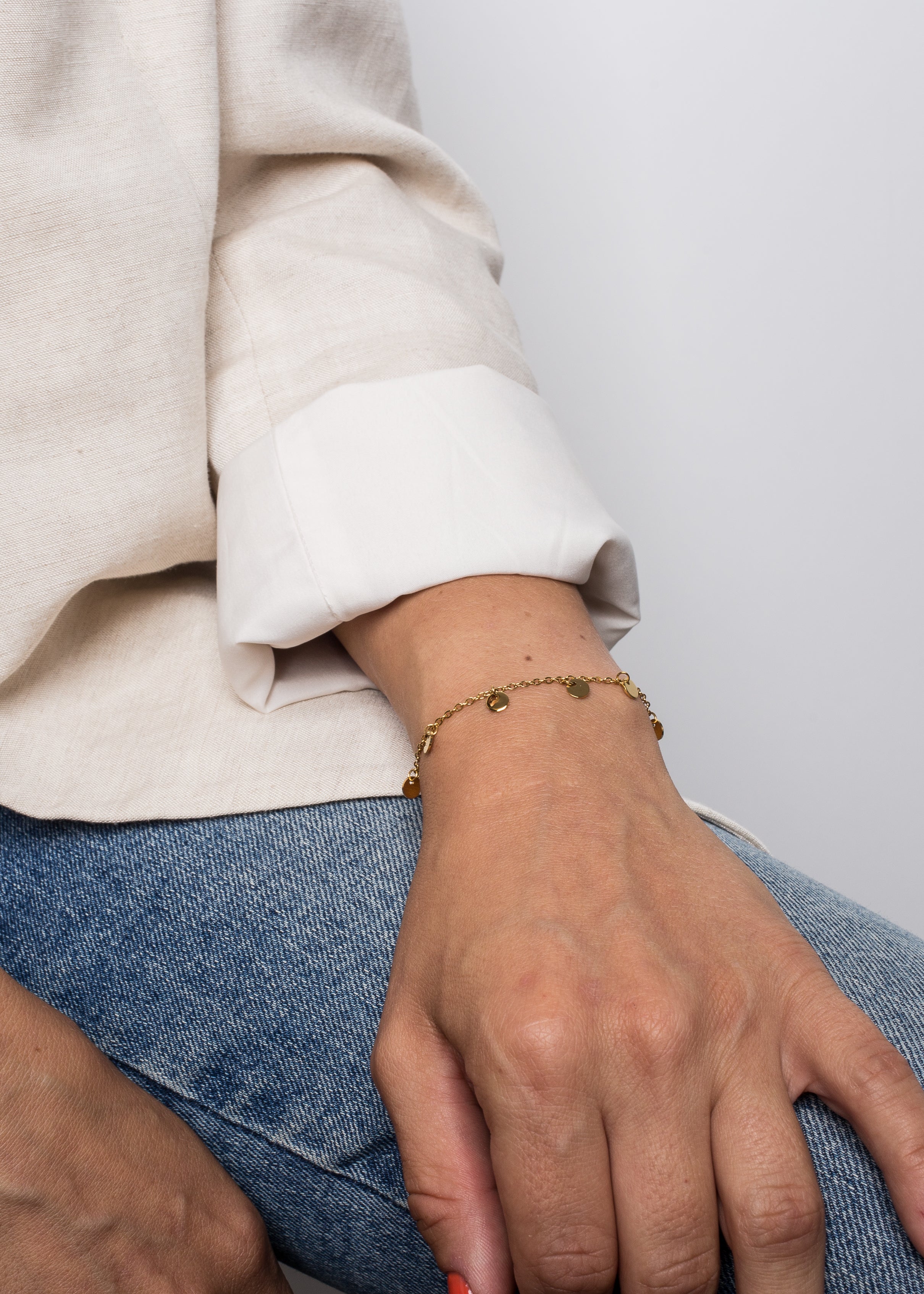 Akitsune-Harmony-Bracelet-Gold-Model-3