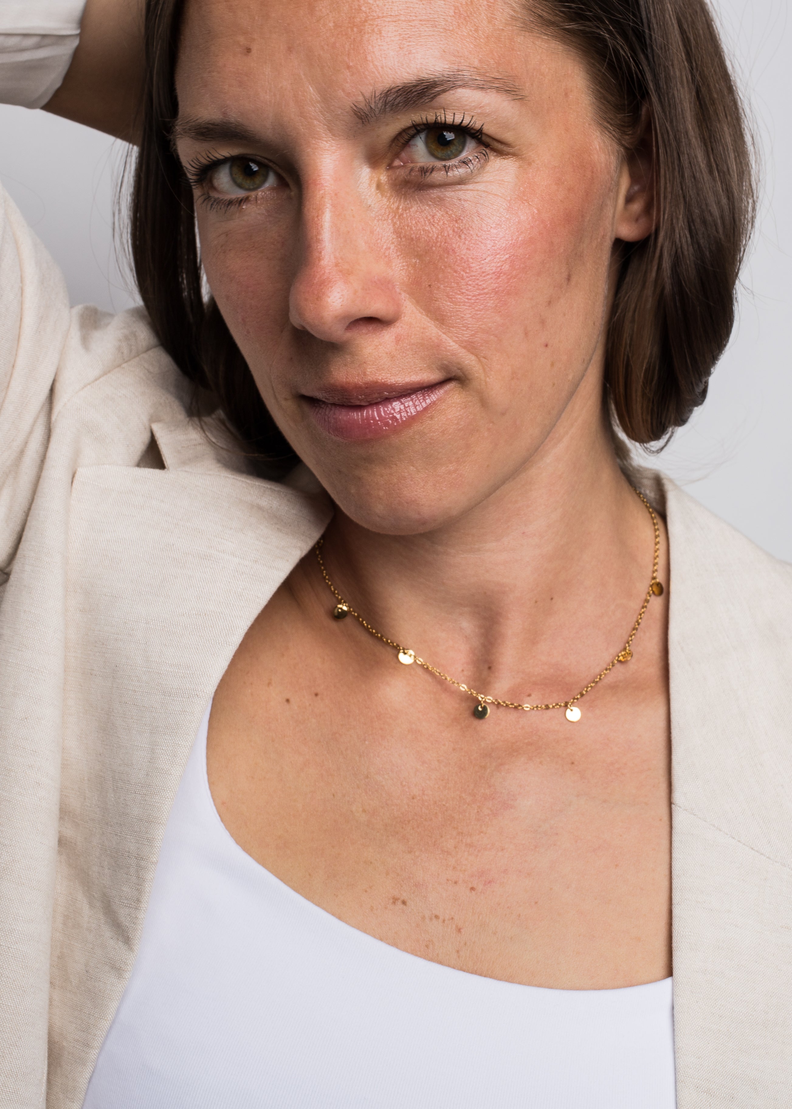 Akitsune-Harmony-Necklace-Gold-Model