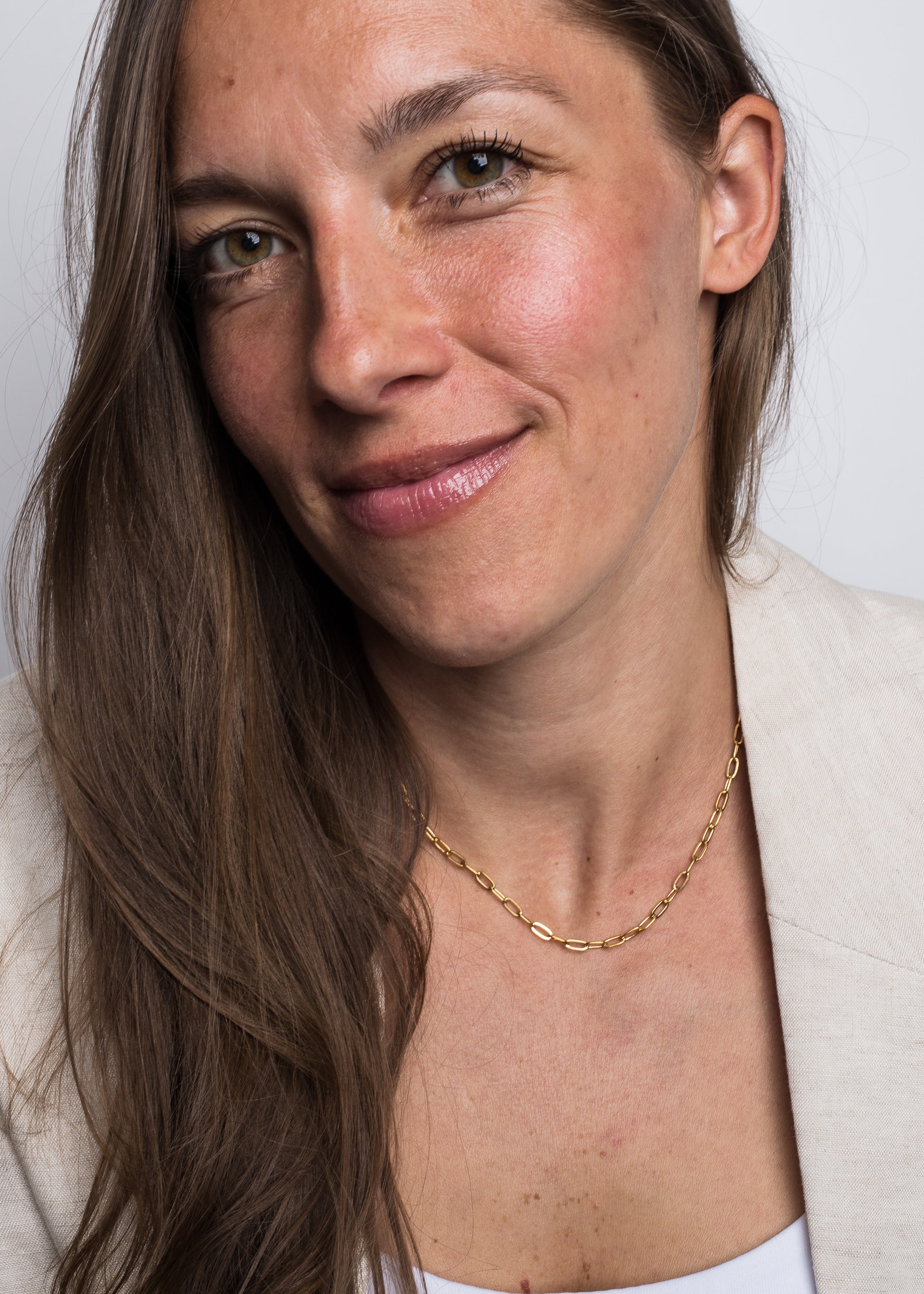 Akitsune-Hope-Necklace-Gold-Model-2