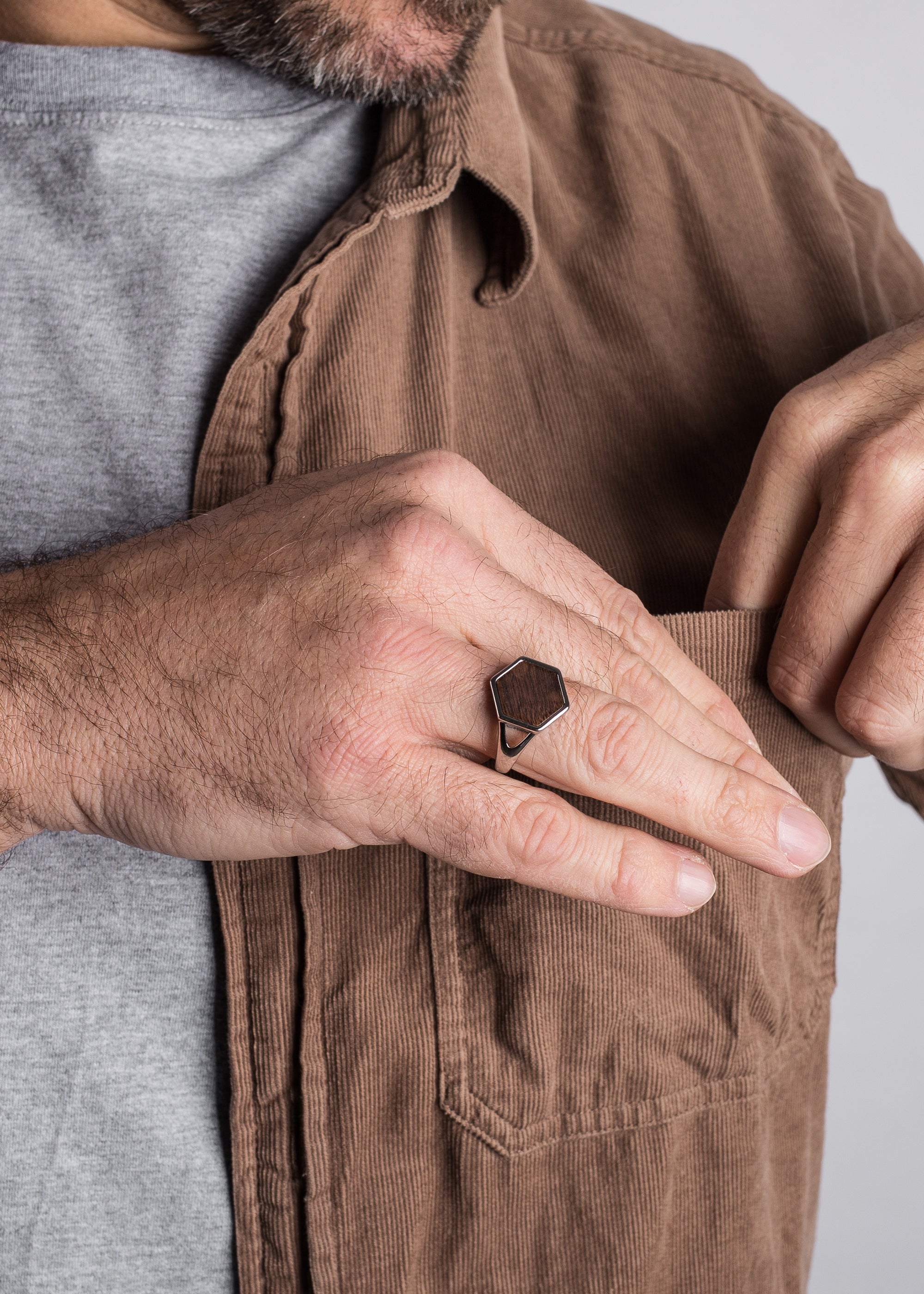 Akitsune-Lignum-Ring-Silver-Wood-Model-2