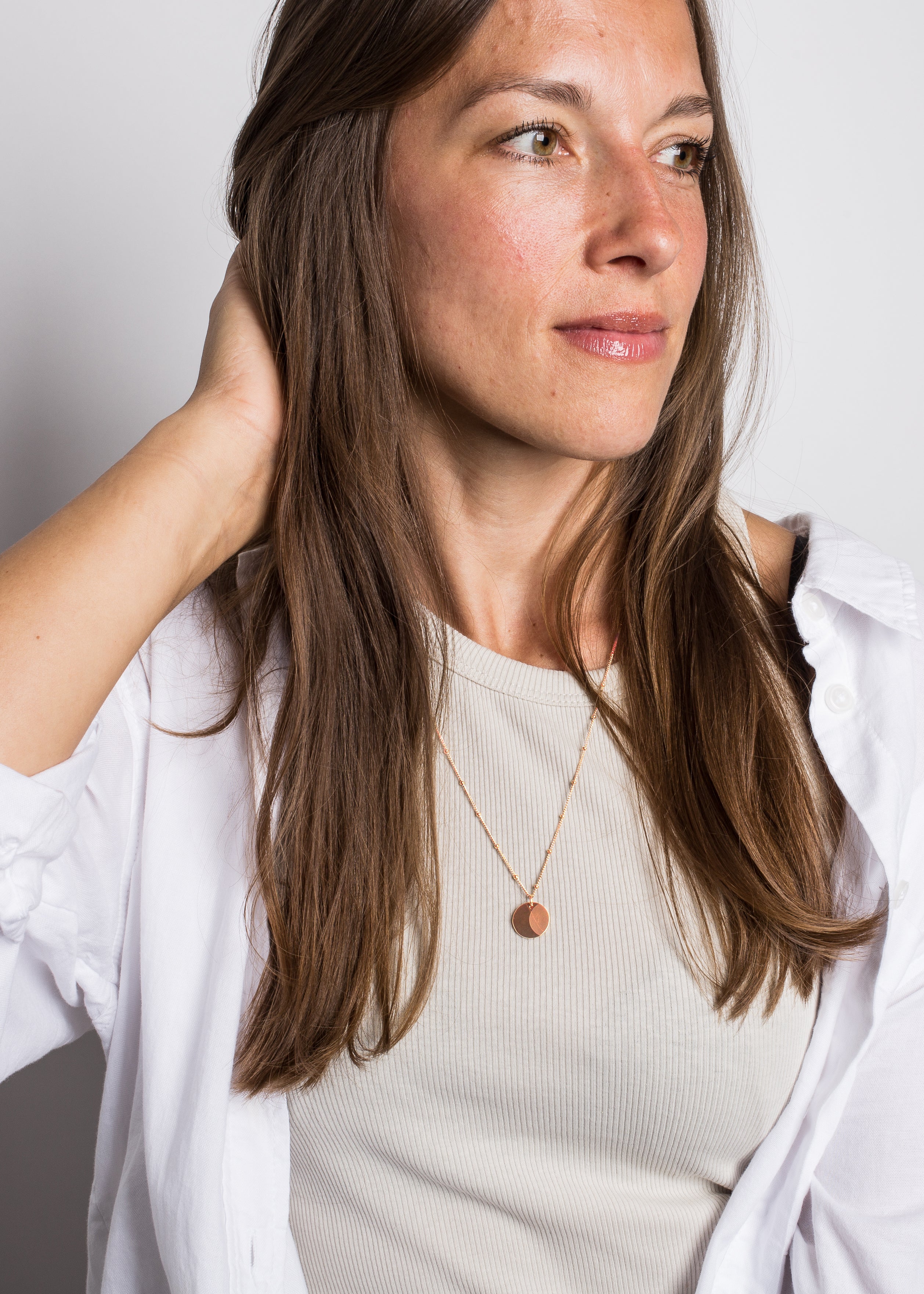 Akitsune-Luminous-Necklace-Moon-Rose-Gold-Model-1