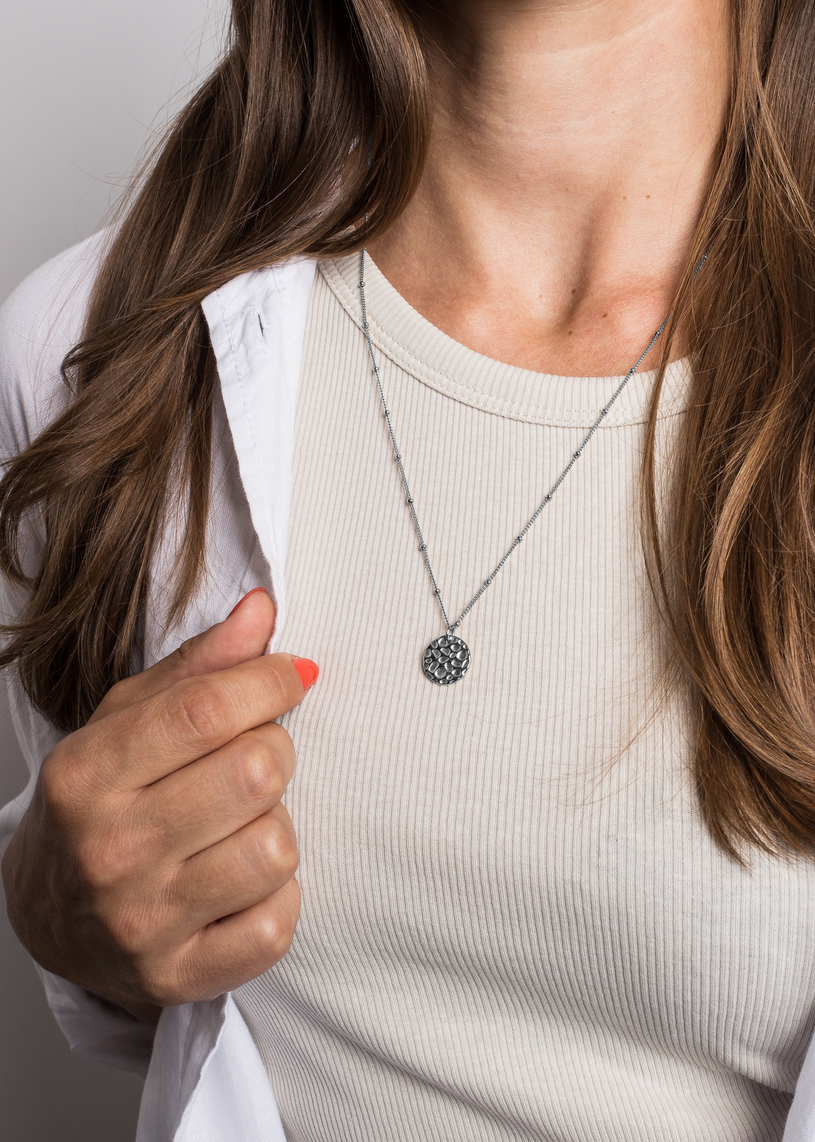 Akitsune-Luminous-Necklace-Moon-Silver-Model-2