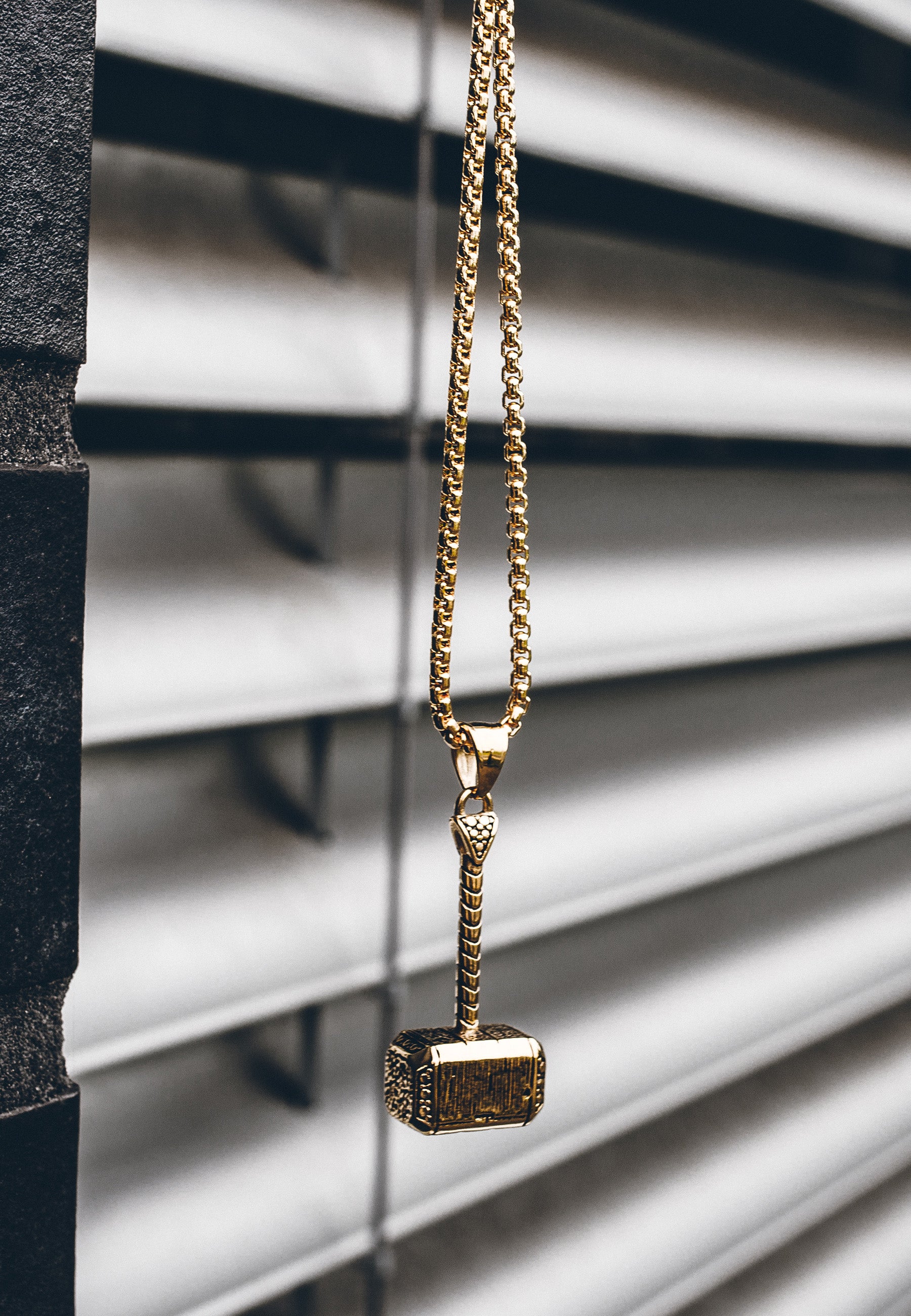 Akitsune-Malleum-Pendant-Gold-Thor