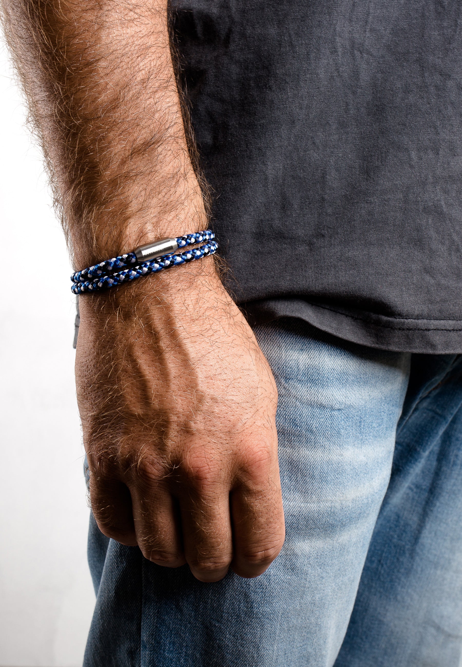 Akitsune-Mare-Nylon-Bracelet-Matte-Silver-Blue-White-Model-2