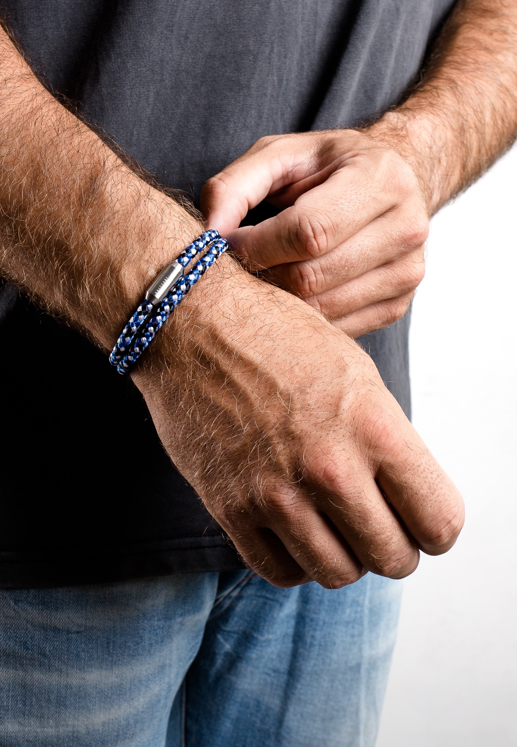 Akitsune-Mare-Nylon-Bracelet-Matte-Silver-Blue-White-Model