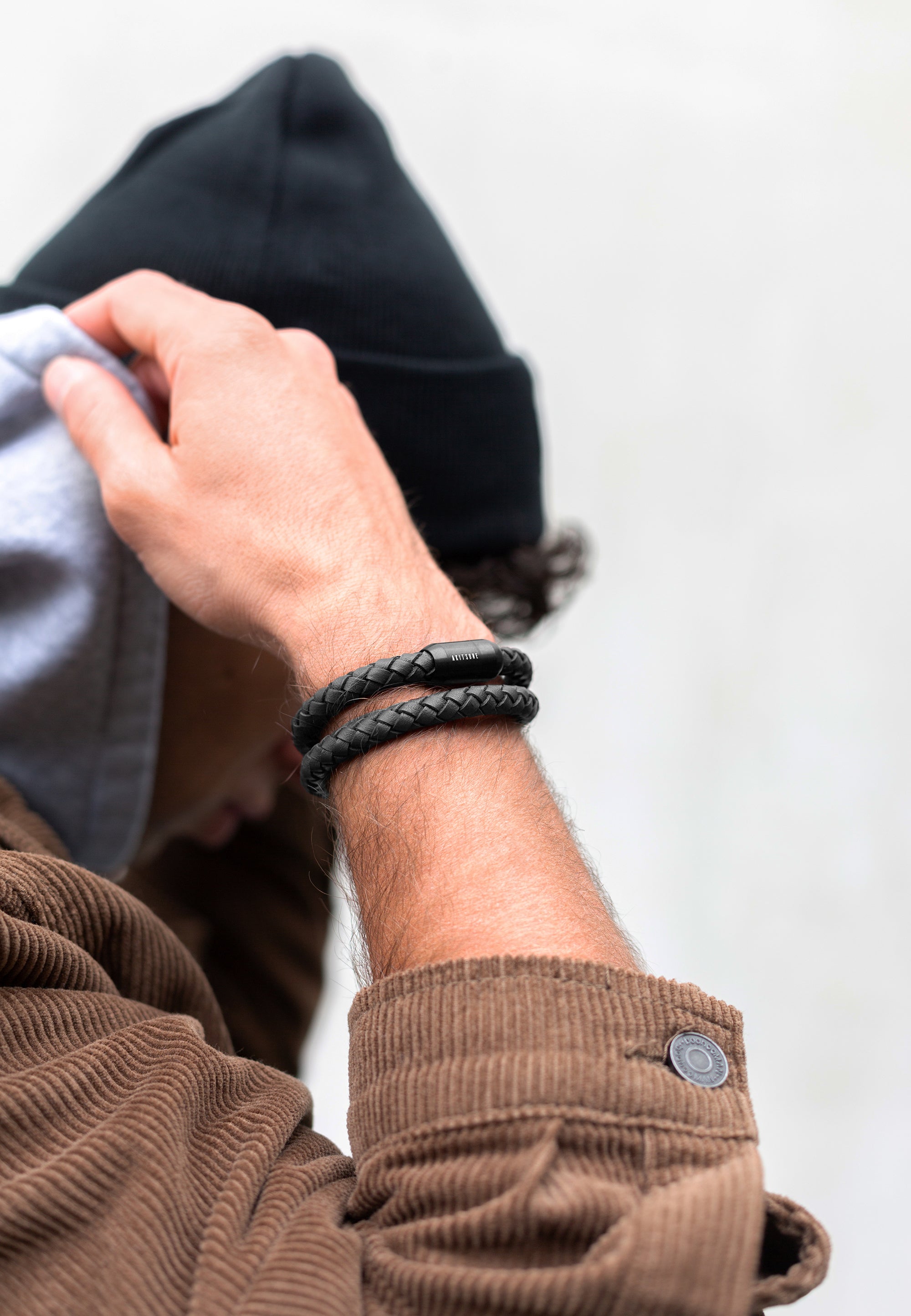 Akitsune-Navis-Leather-Bracelet-Black-Black-Model