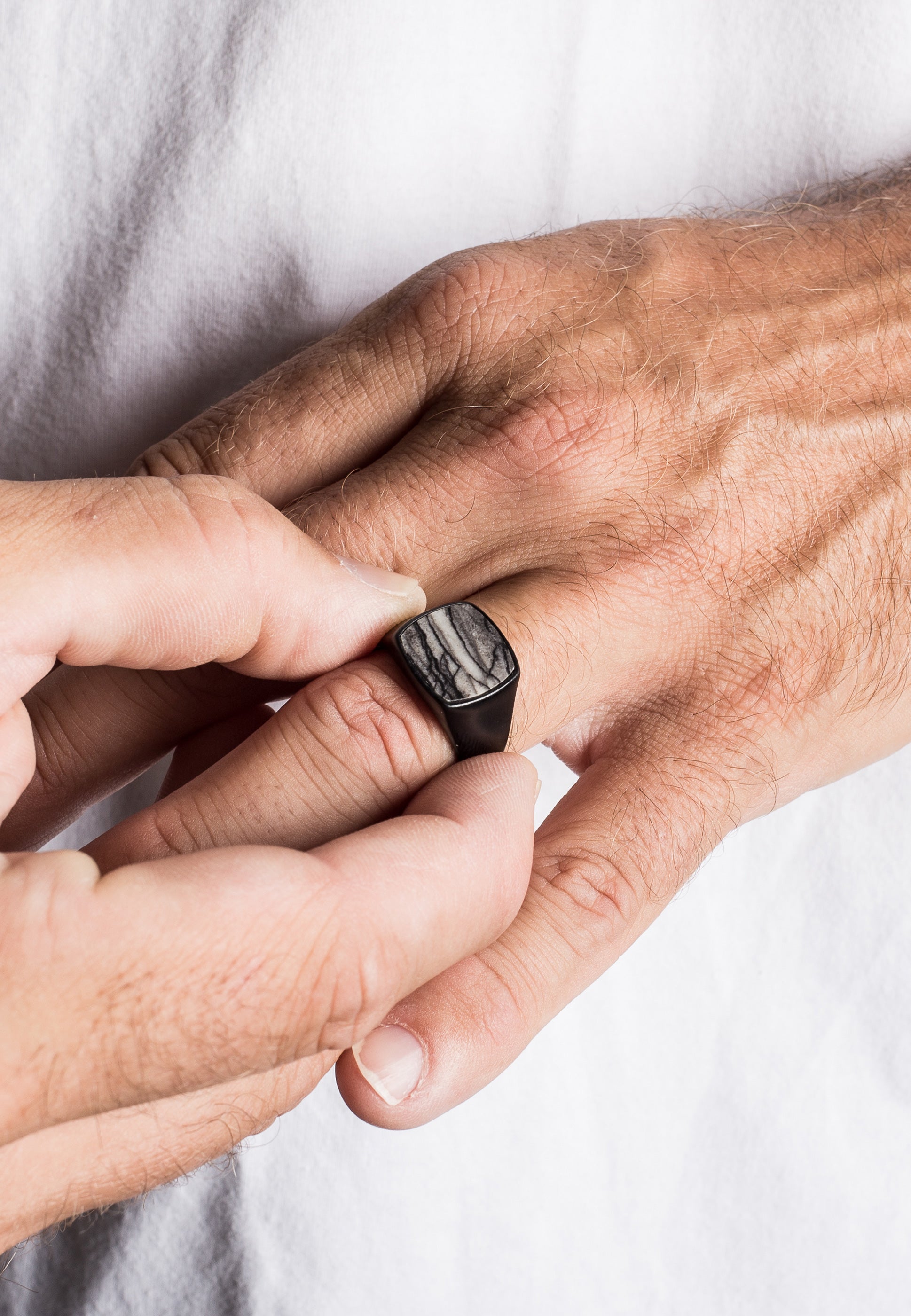 Akitsune-Opul-Ring-Matte-Black-Labradorite-Men-Model-2