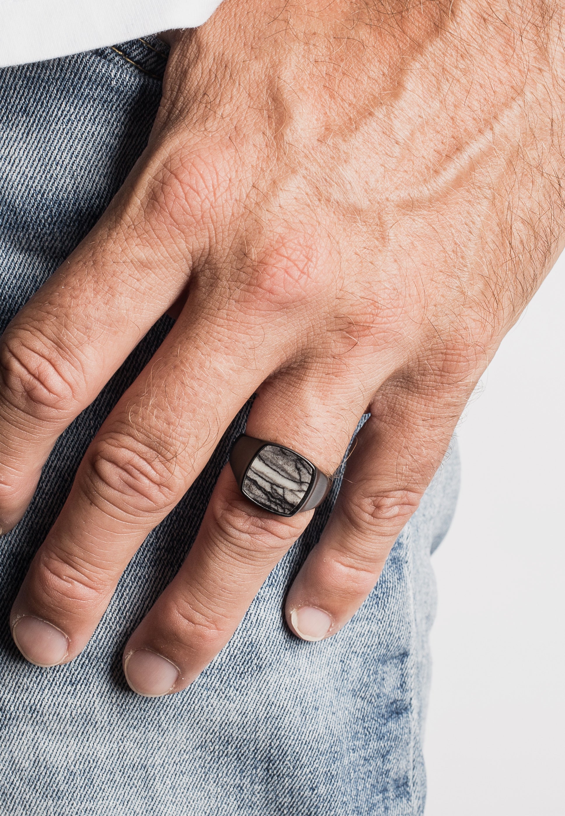 Akitsune-Opul-Ring-Matte-Black-Labradorite-Men-Model