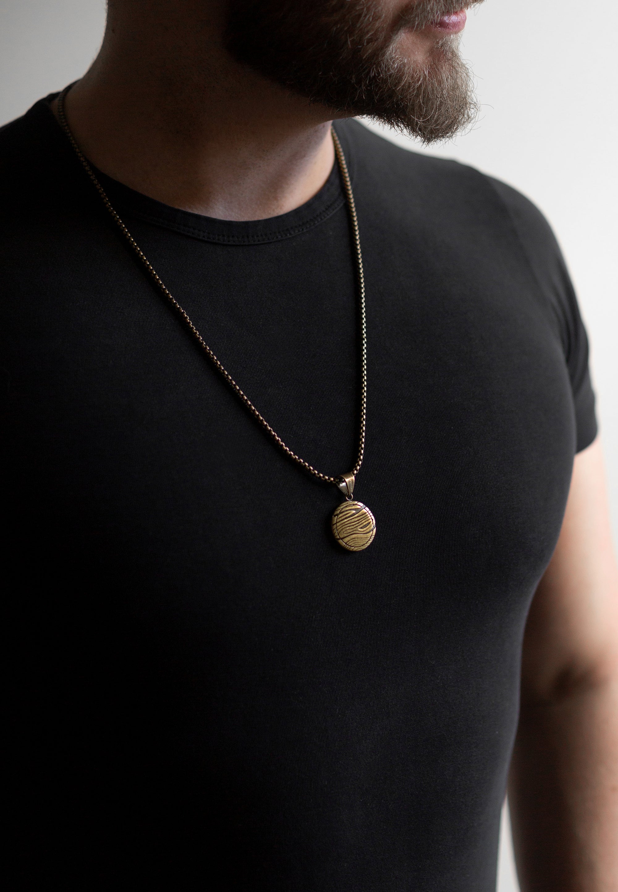 Akitsune-Orbis-Pendant-Necklace-Brass-Damscus-Earth-Chain-Model-2