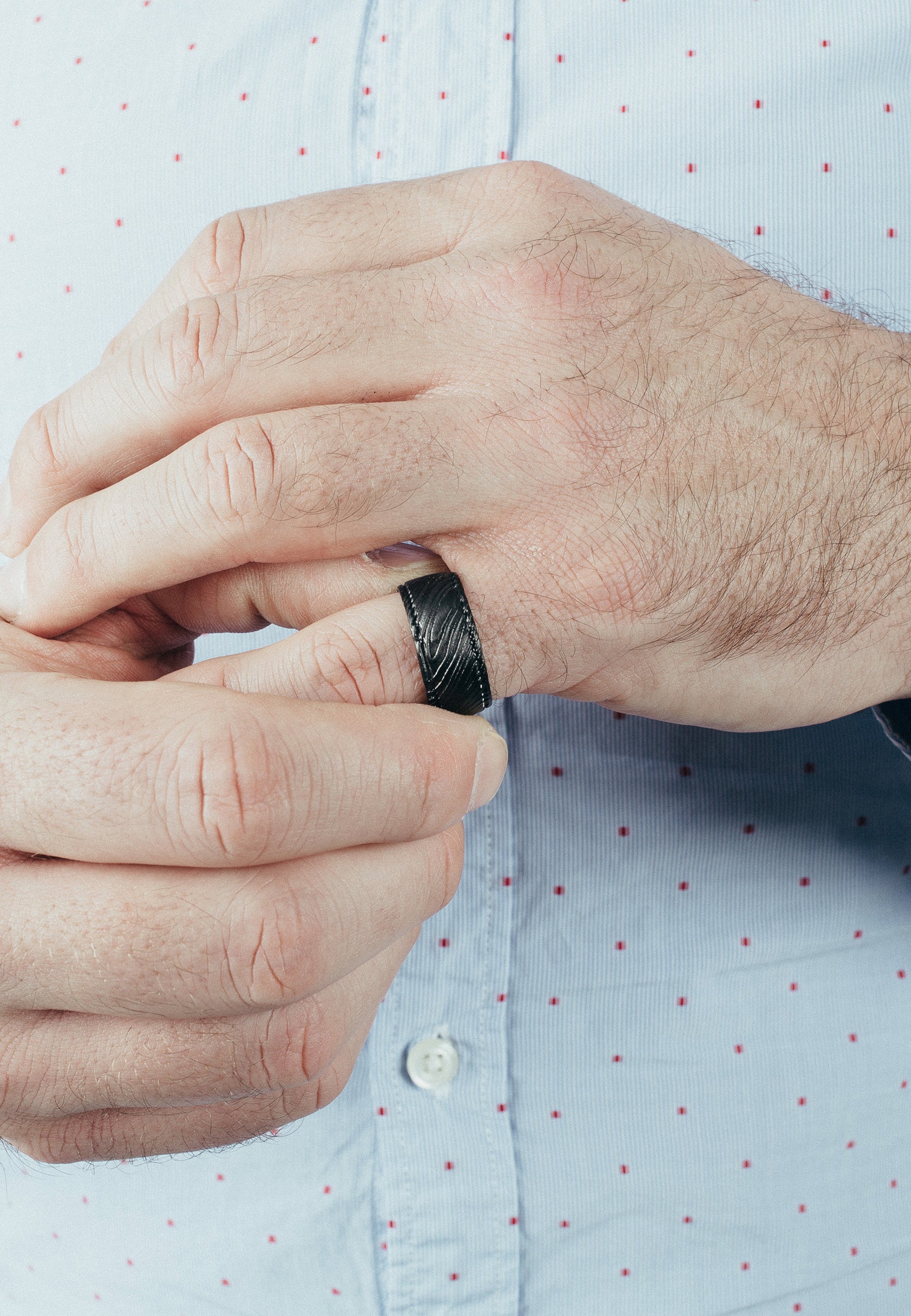 Akitsune-Orbis-Ring-Matte-Black-Damaask-Steel-Model-2