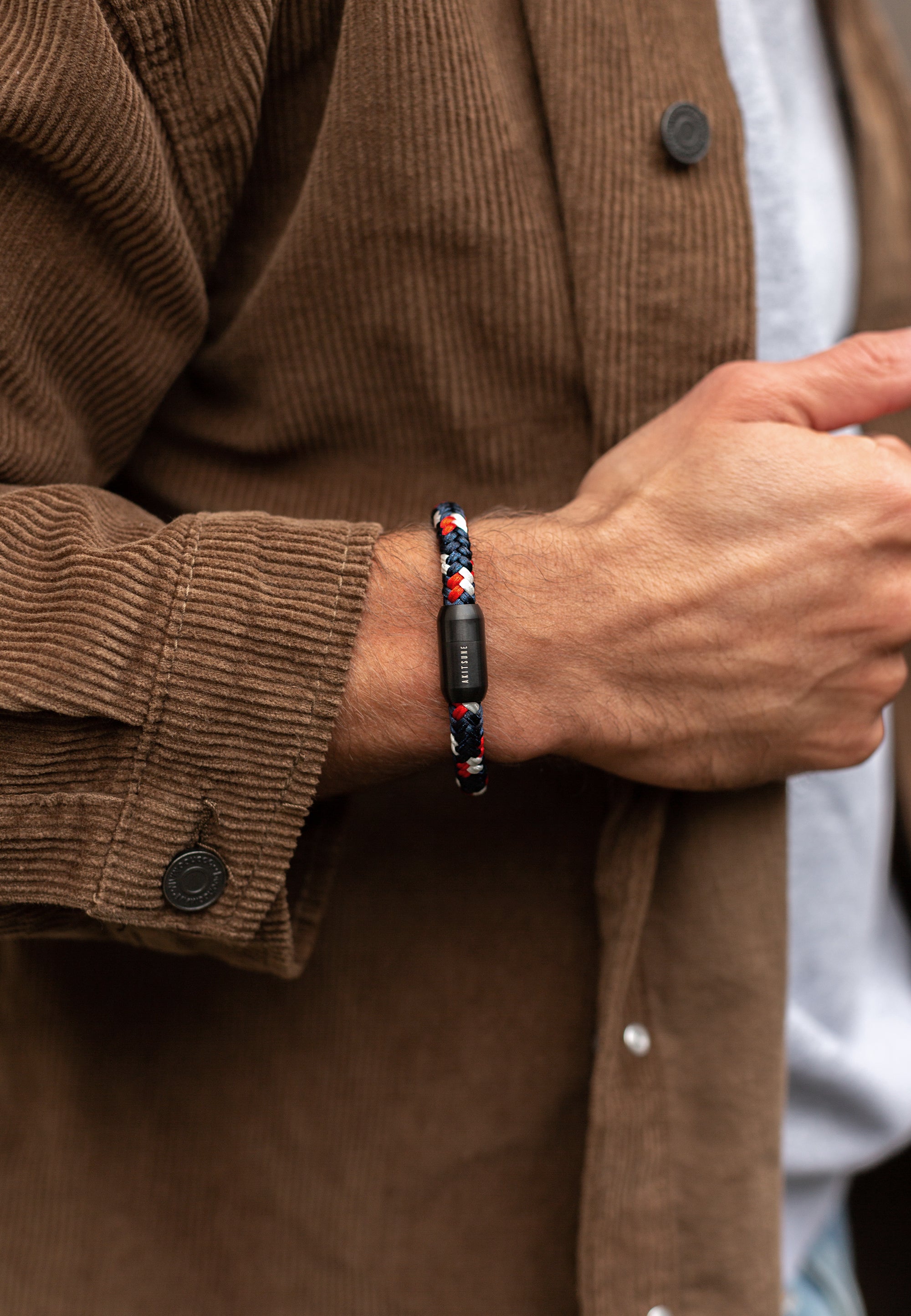 Akitsune-Portus-Bracelet-Matte-Black-Blue-Multicolor-Model