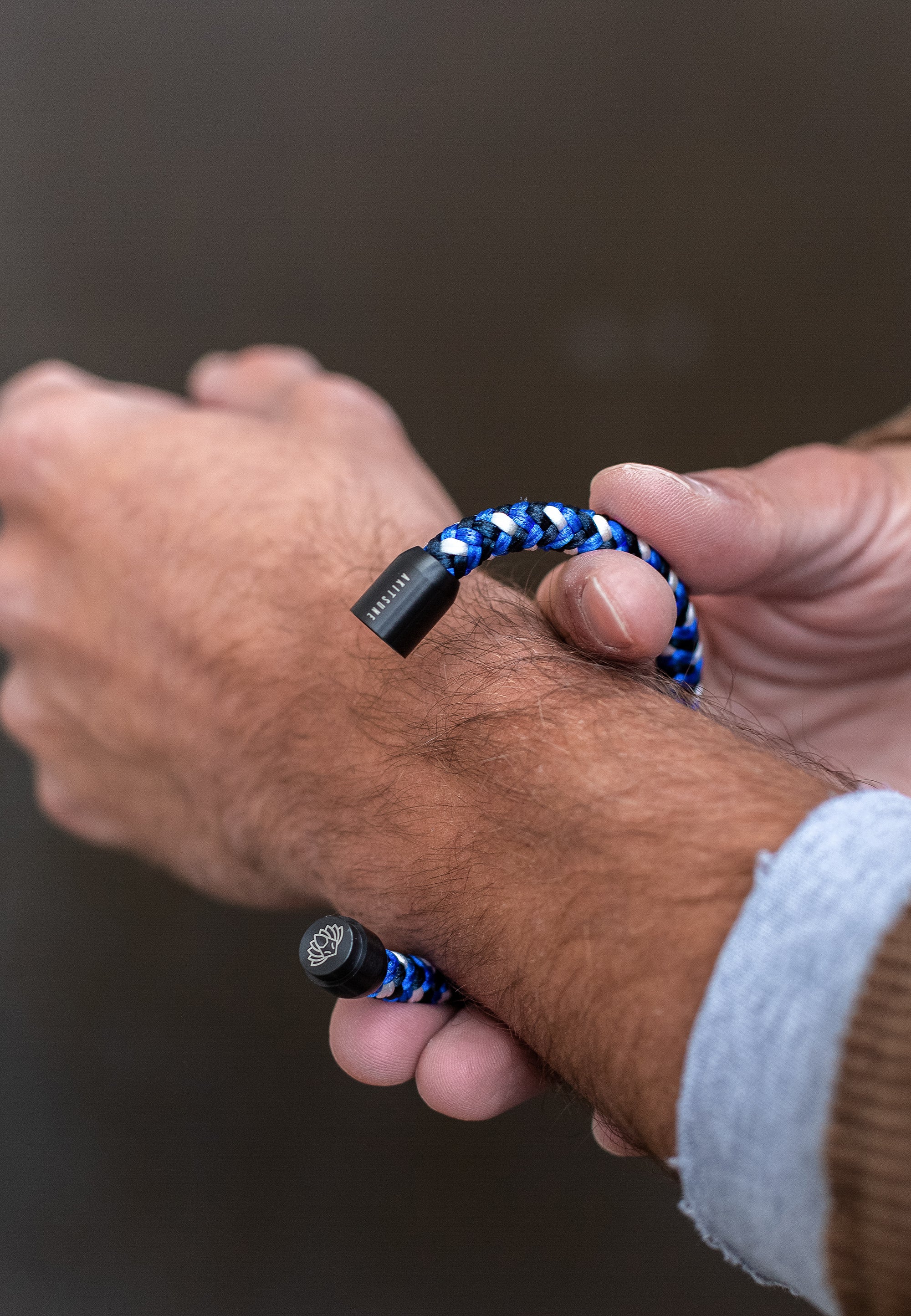 Akitsune-Portus-Bracelet-Matte-Black-Blue-White-Model-2