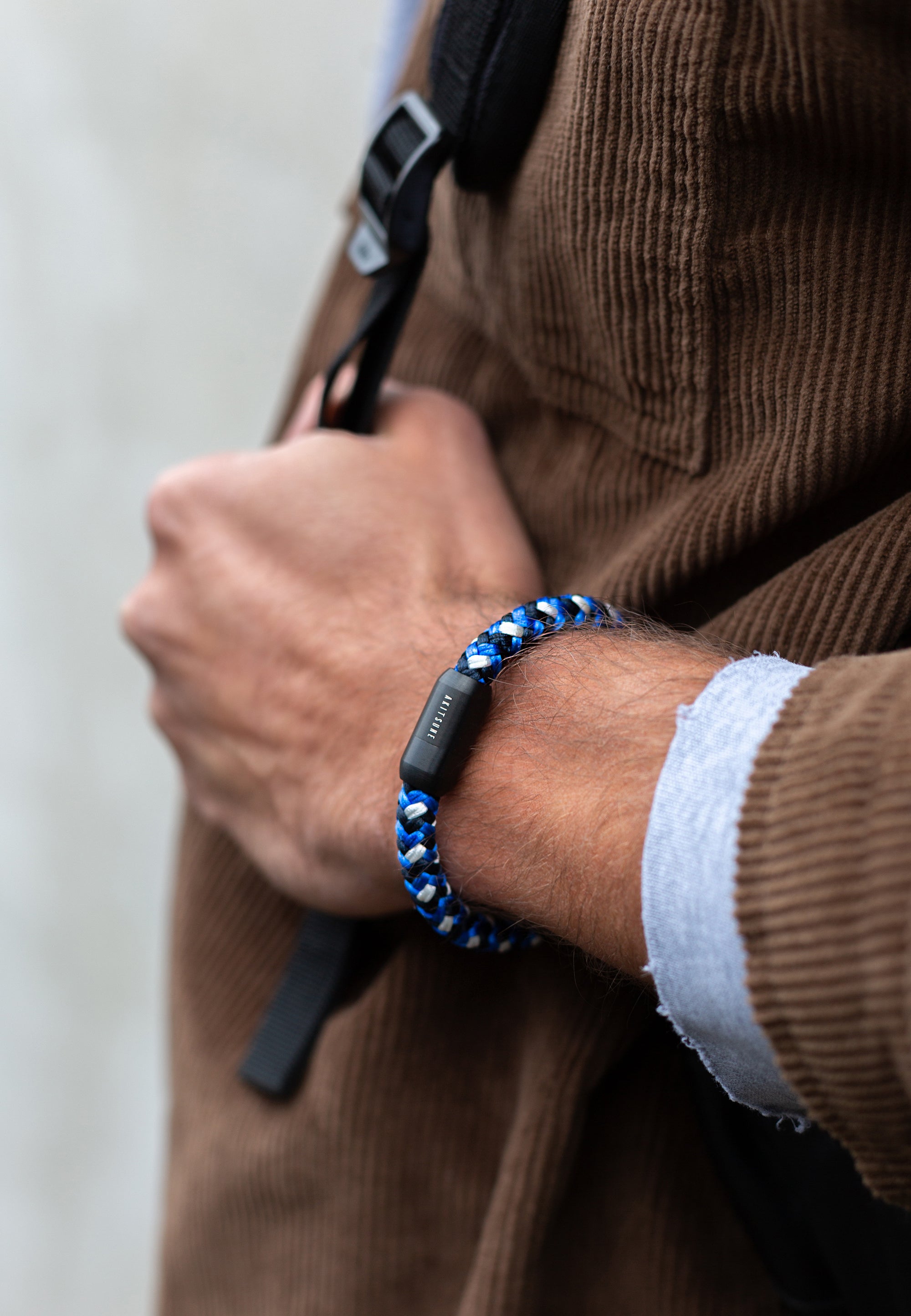 Akitsune-Portus-Bracelet-Matte-Black-Blue-White-Model
