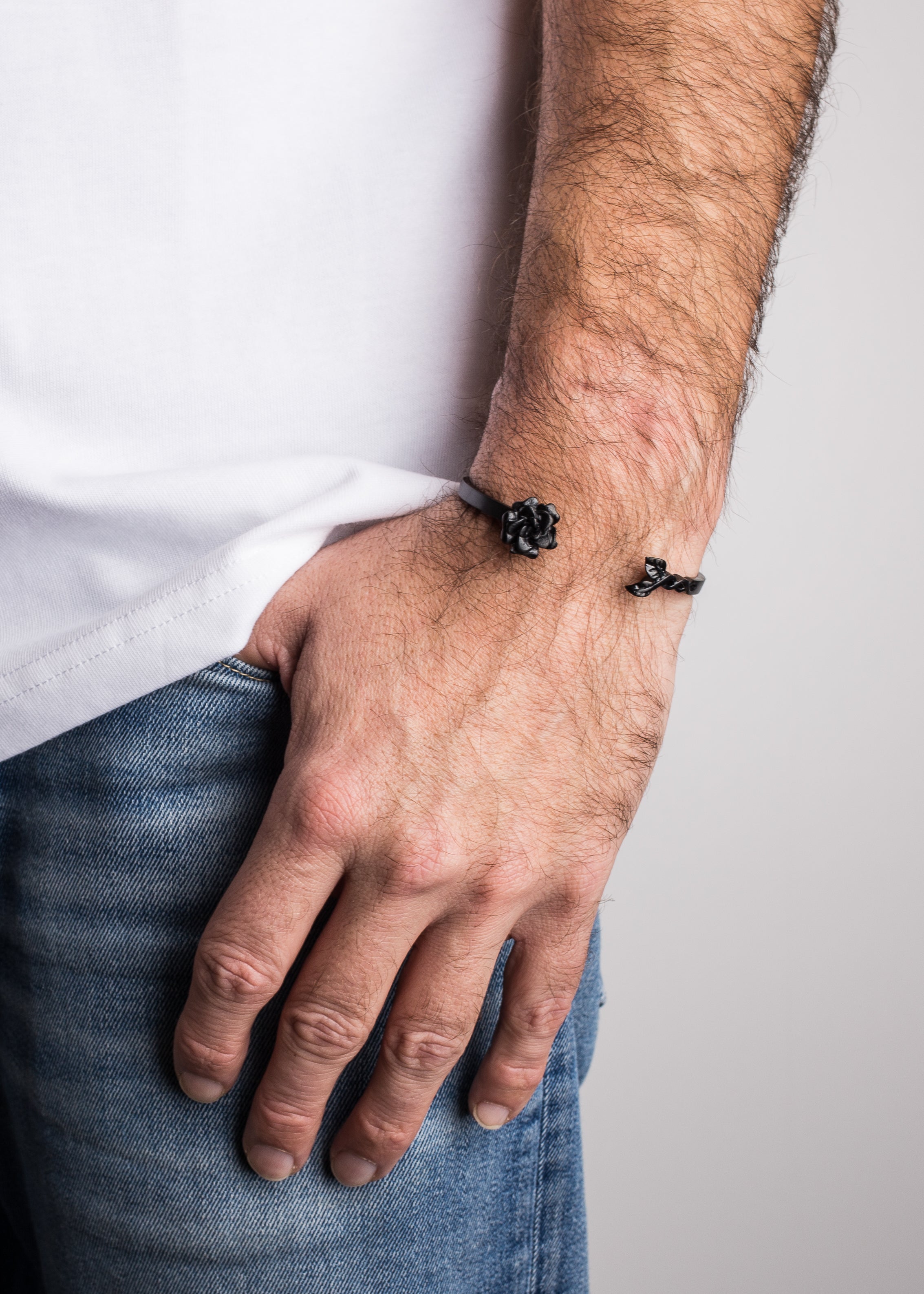 Akitsune-Rosa-Bangle-Bracelet-Matte-Black-Floral-Slim-1