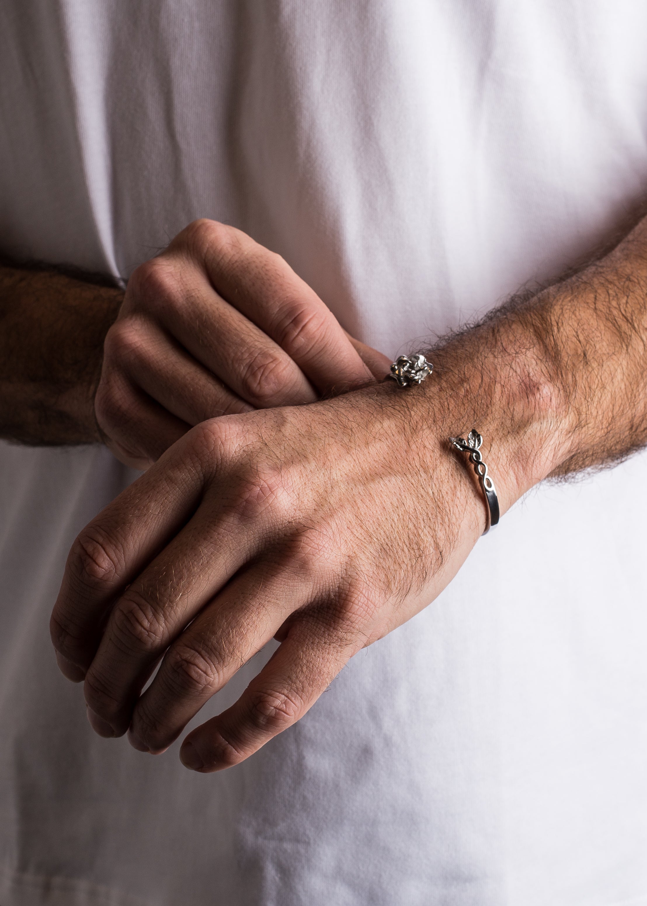 Akitsune-Rosa-Bangle-Bracelet-Silver-Floral-Slim-1